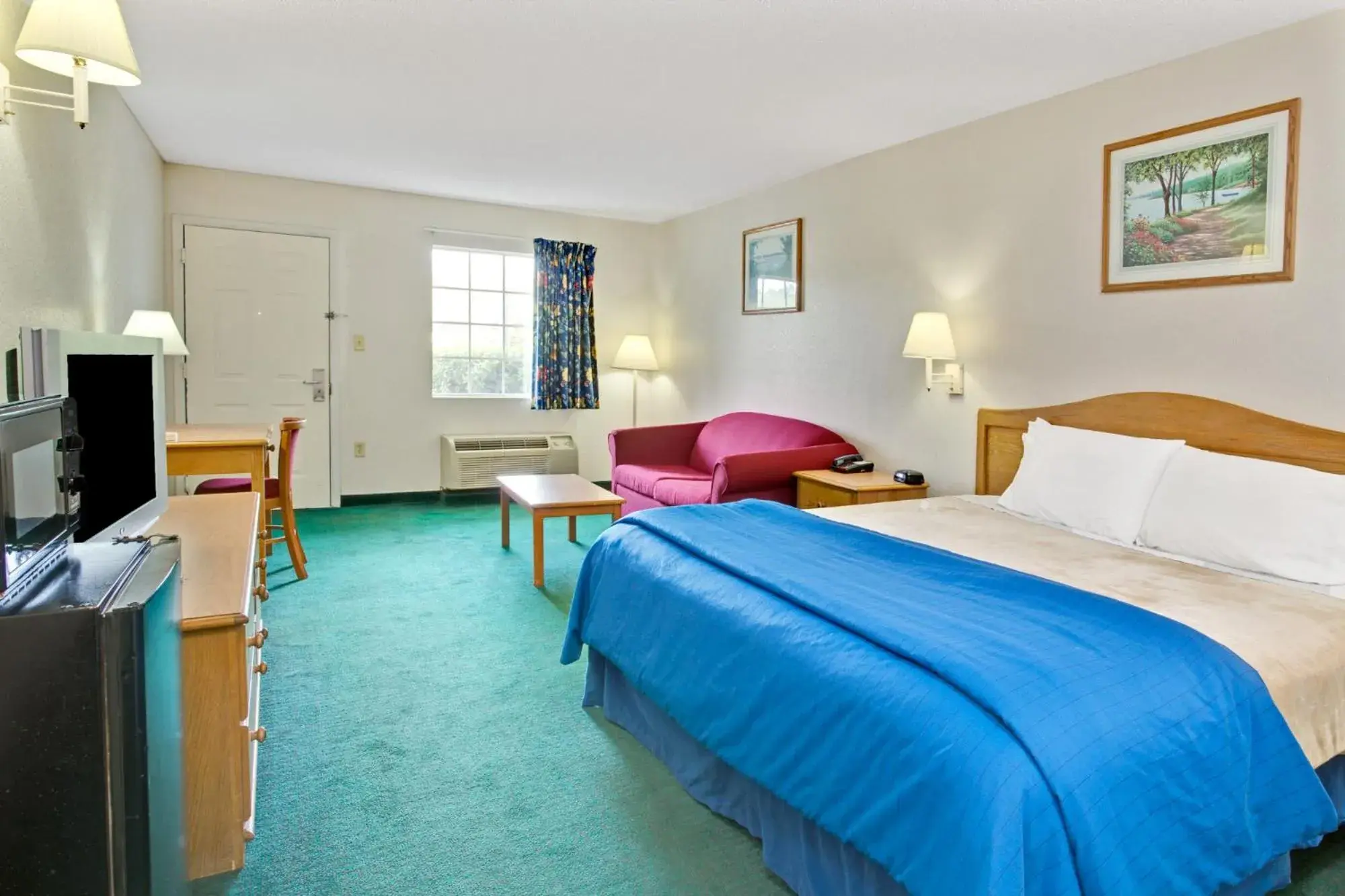 Photo of the whole room in Travelodge Suites by Wyndham MacClenny