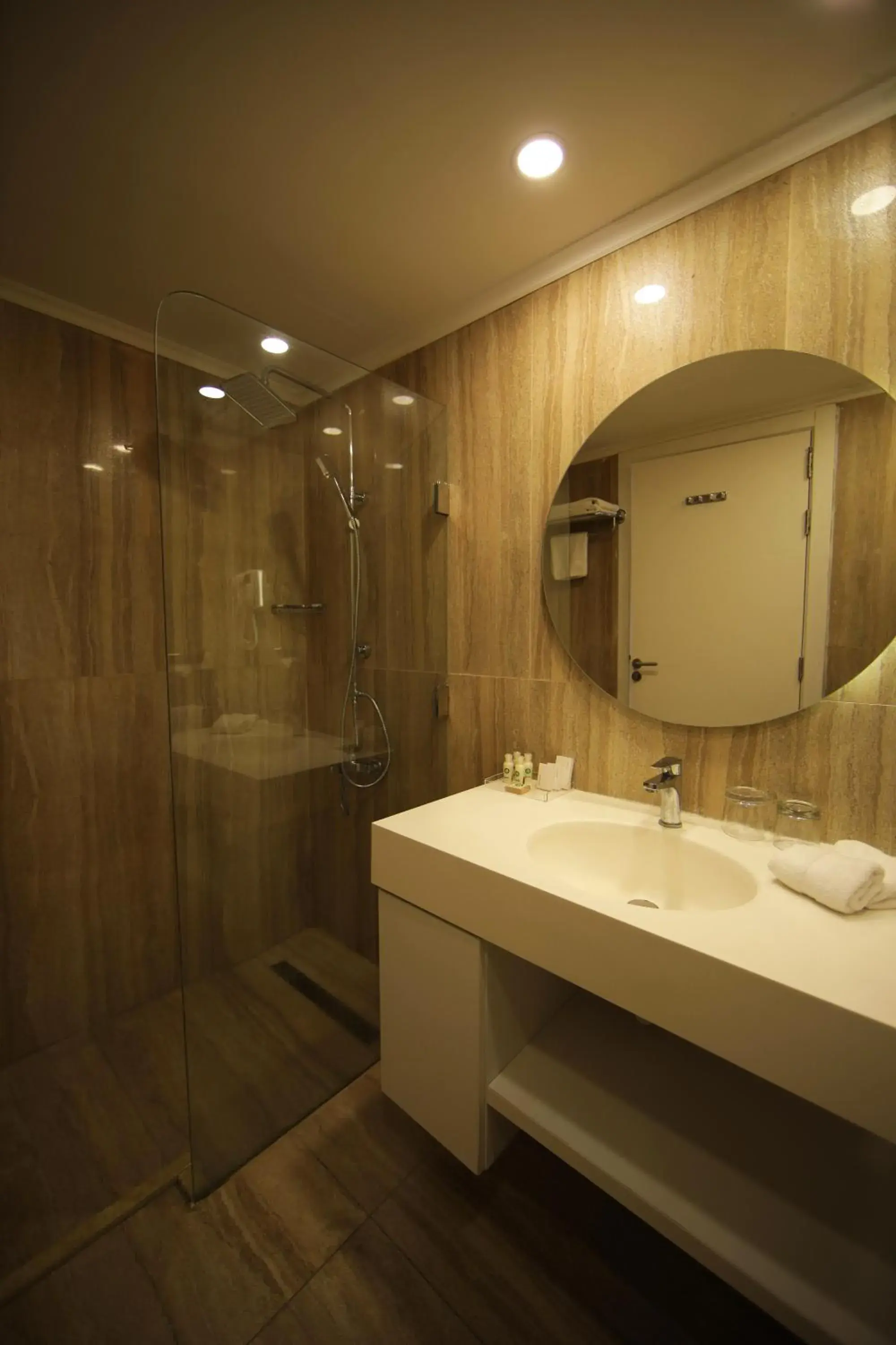 Bathroom in Riviera Hotel and Beach Lounge, Beirut