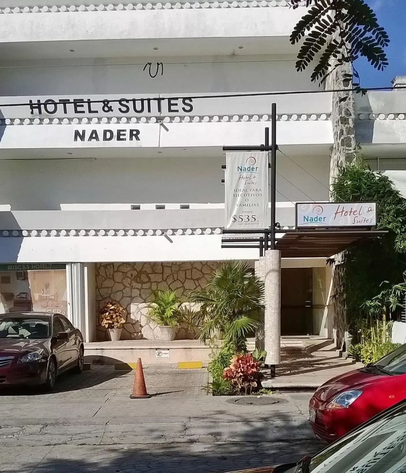 Facade/entrance, Property Building in Hotel y Suites Nader