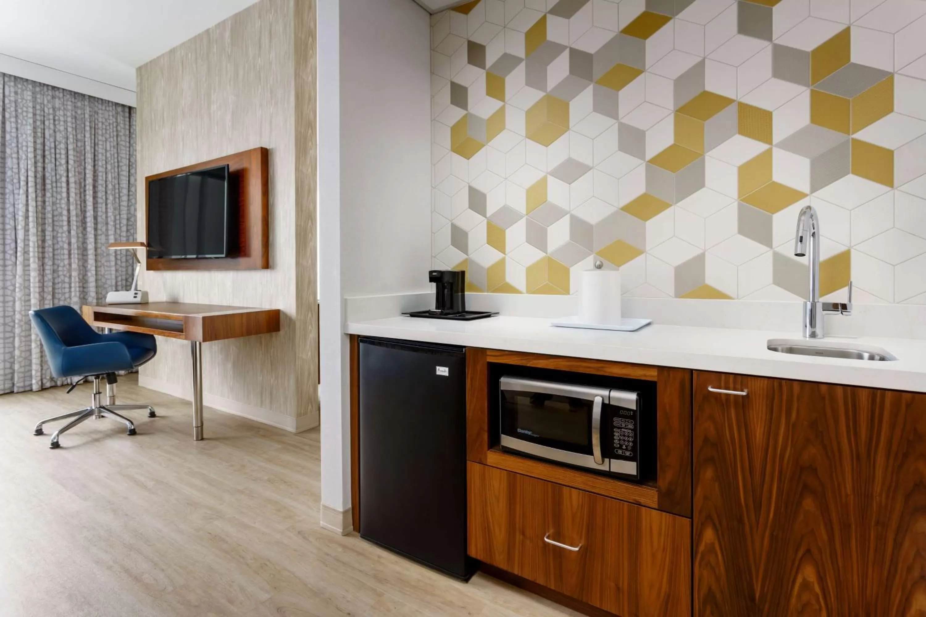 Kitchen or kitchenette in Hampton Inn & Suites Santa Monica