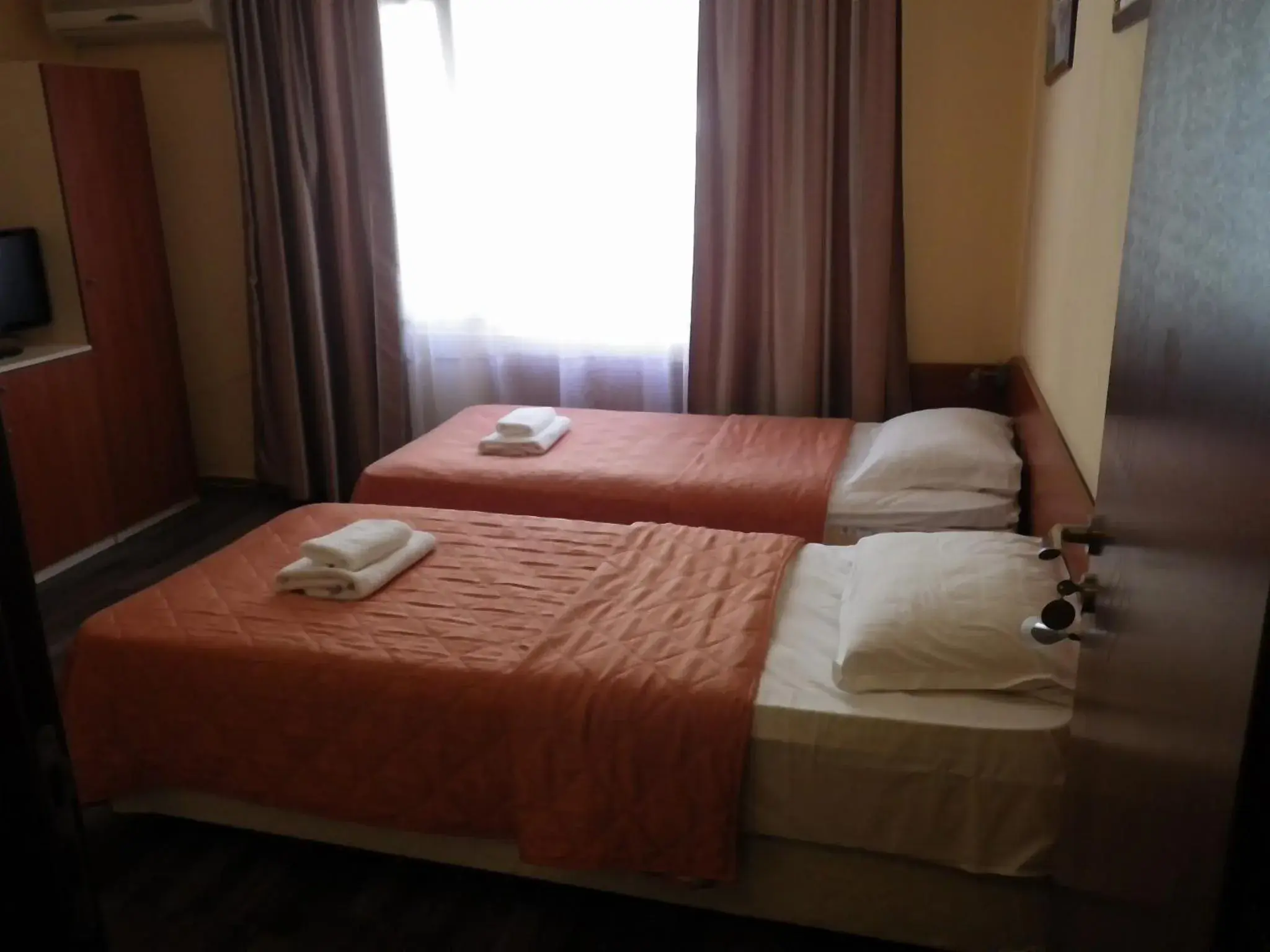 Photo of the whole room, Bed in Hotel Palitra