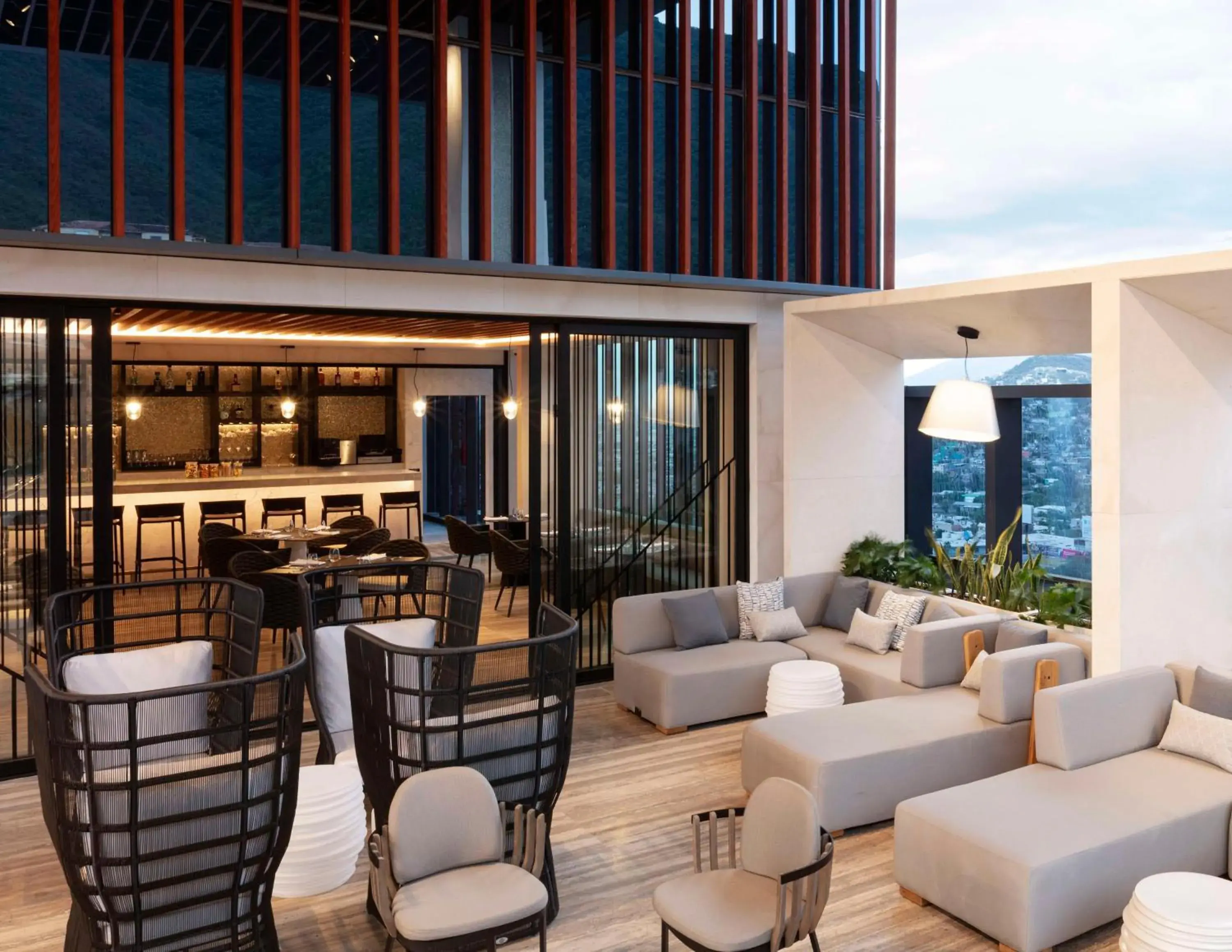 Restaurant/places to eat, Lounge/Bar in Hilton Monterrey