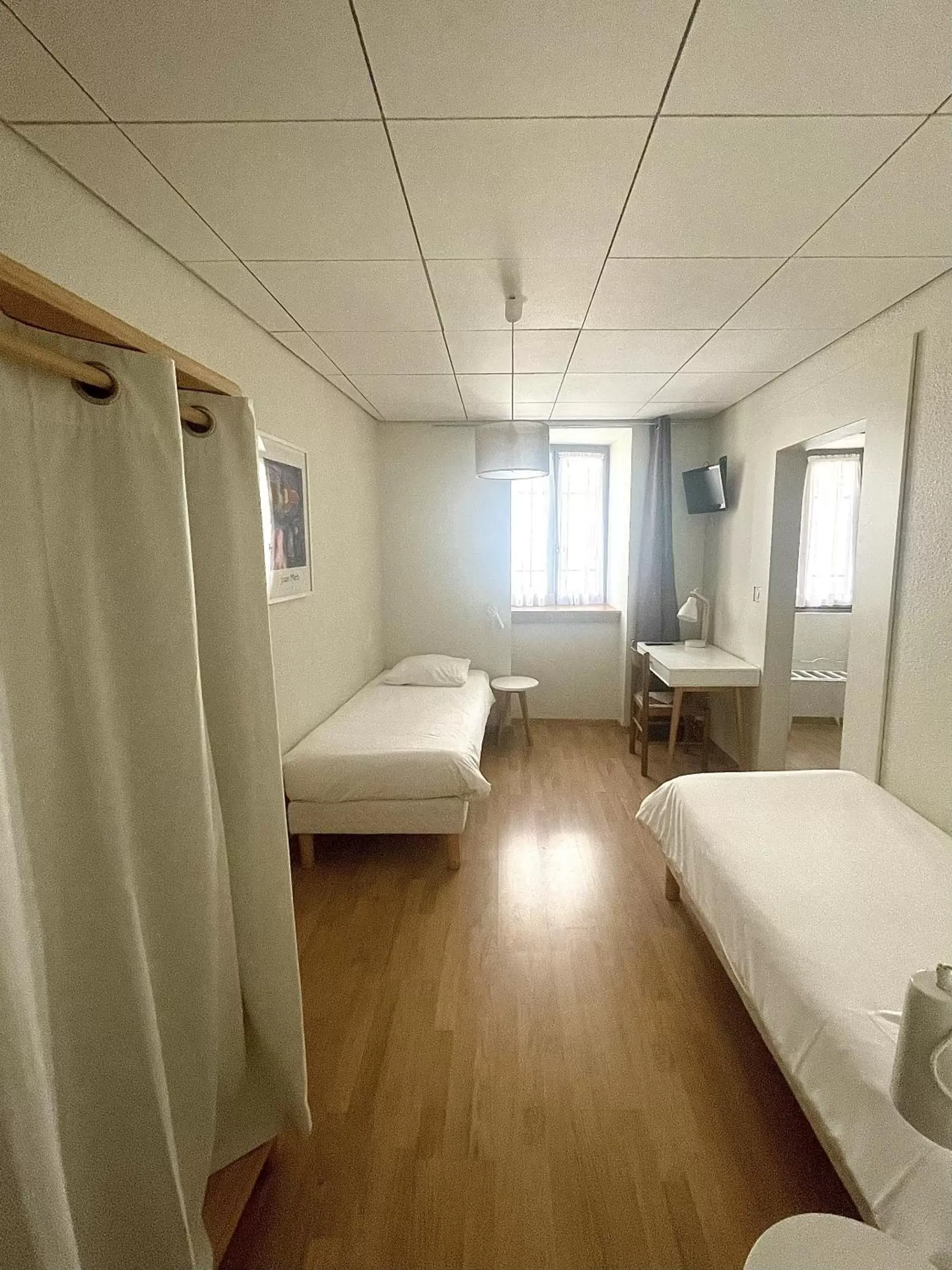Quadruple Room with Shower in La Citadelle