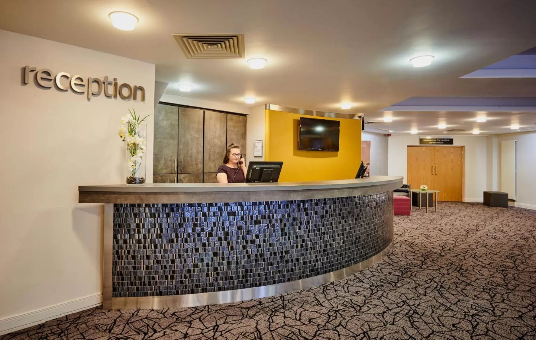 Lobby or reception in Stirling Court Hotel