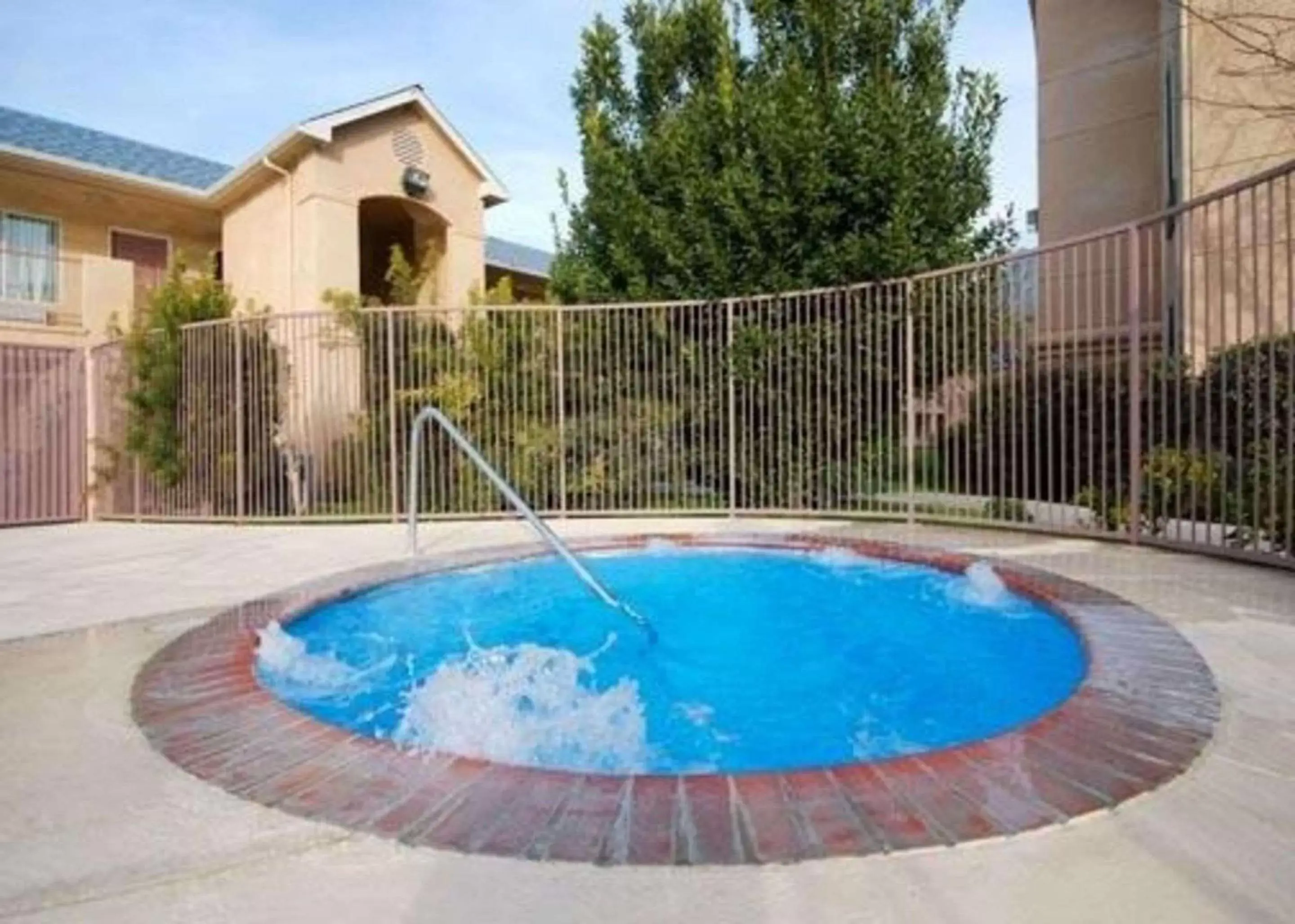 On site, Swimming Pool in Comfort Inn & Suites Sequoia Kings Canyon - Three Rivers