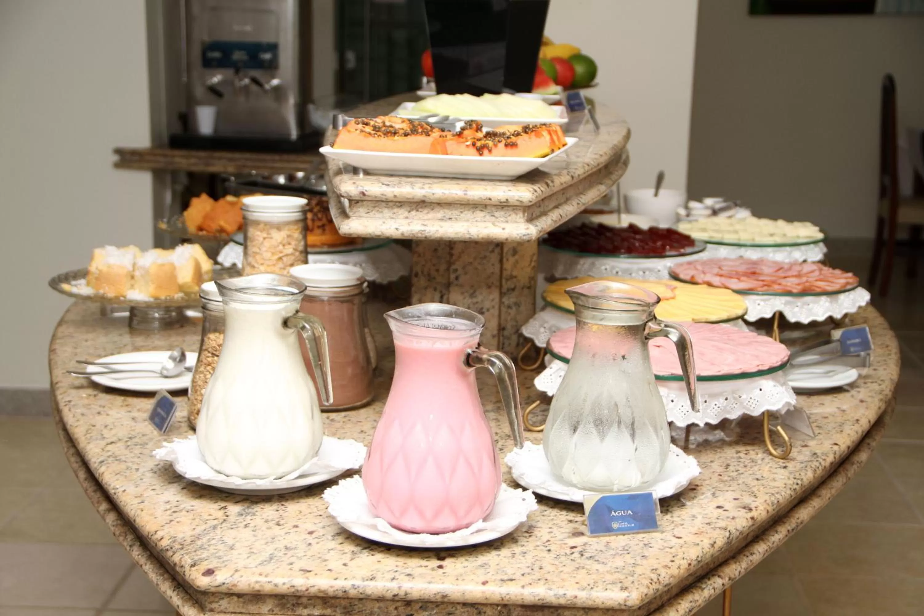 Buffet breakfast in Hotel Itajaí Tur - Itajaí Navegantes