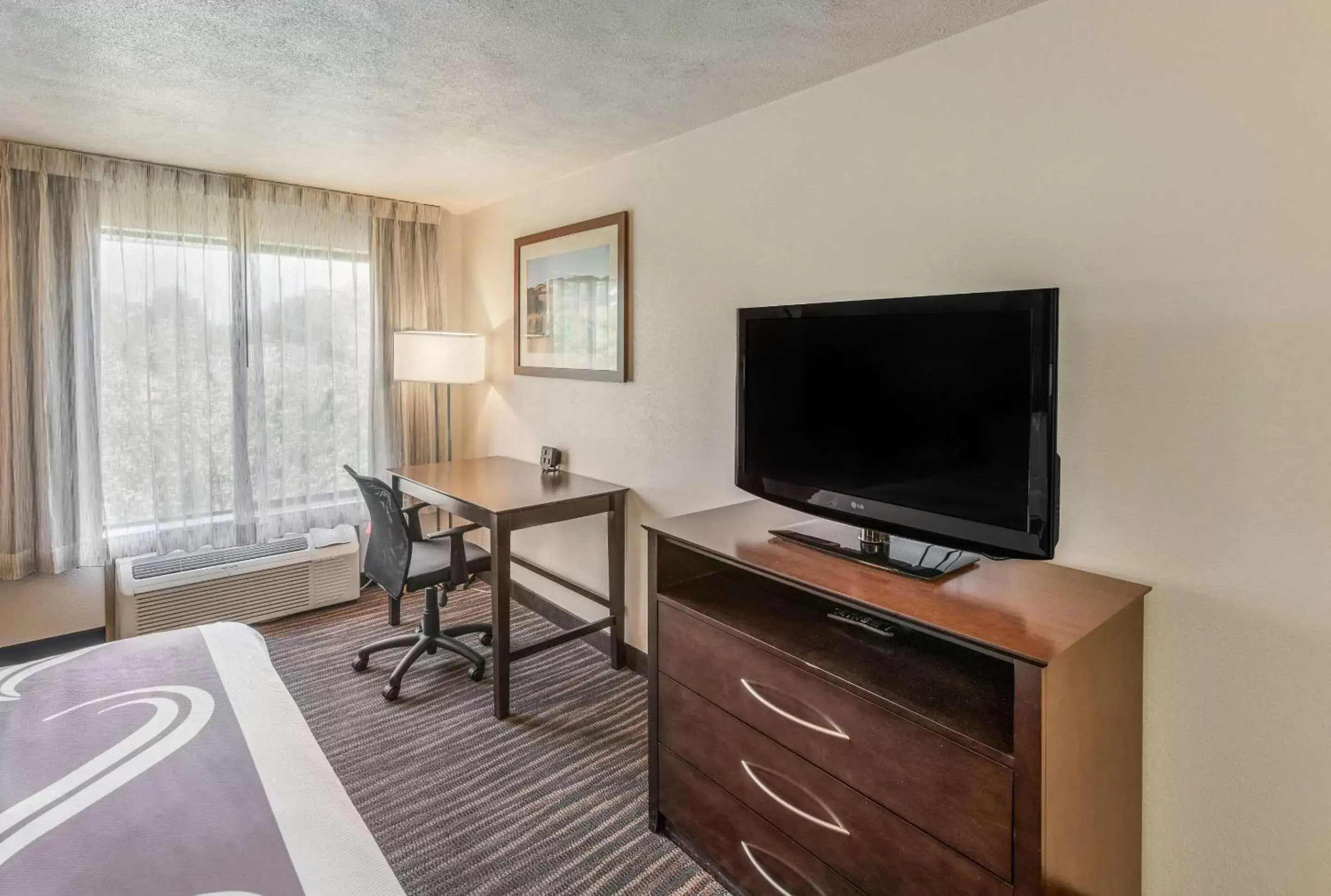 Photo of the whole room, TV/Entertainment Center in Quality Inn & Suites Downtown Walla Walla