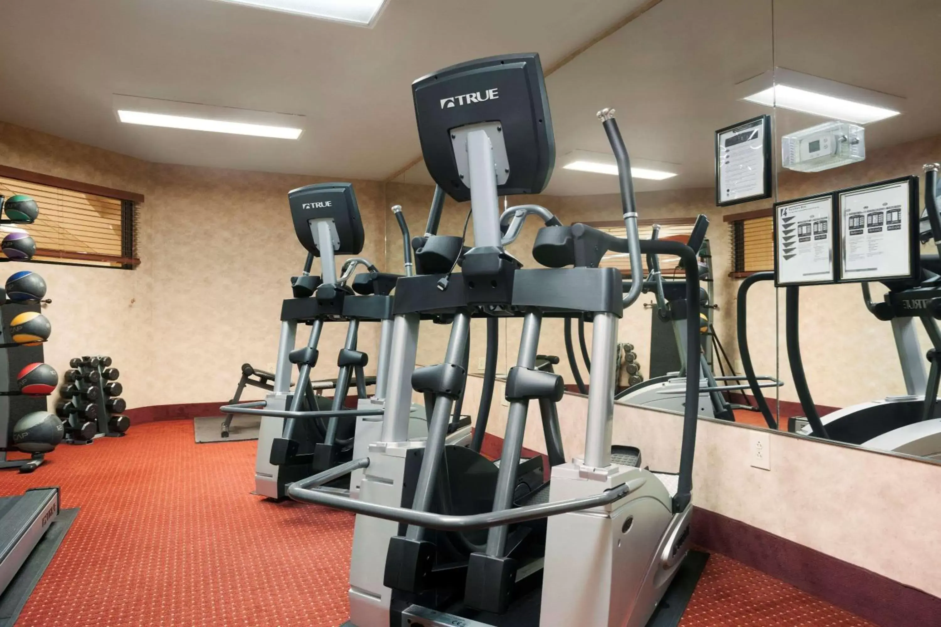 Fitness centre/facilities, Fitness Center/Facilities in Wingate by Wyndham Parkersburg - Vienna