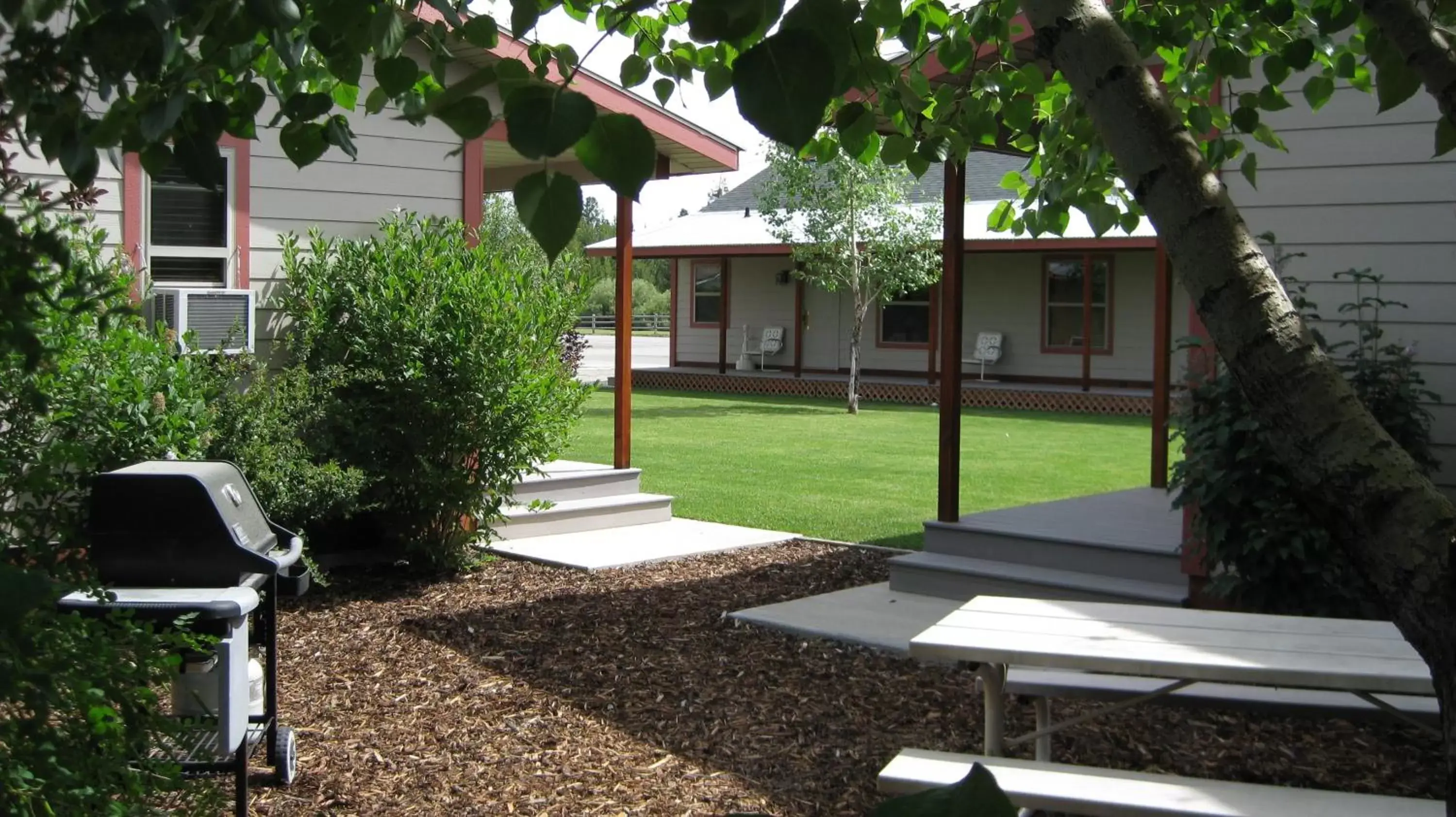 Garden, Property Building in Pinedale Cozy Cabins