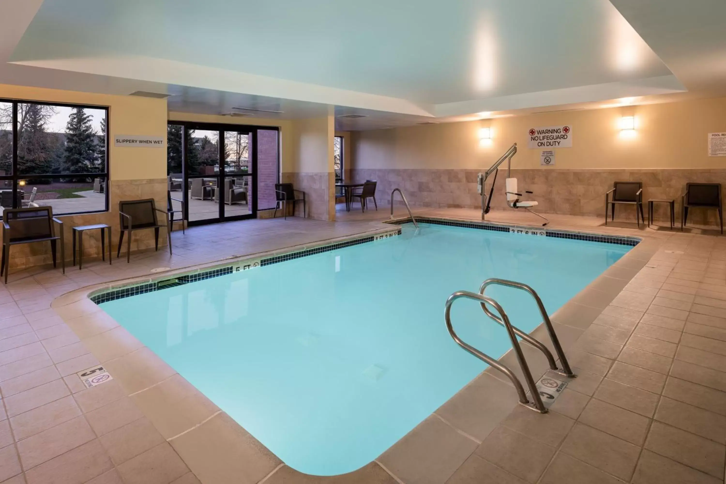 Swimming Pool in Courtyard by Marriott Boulder Broomfield