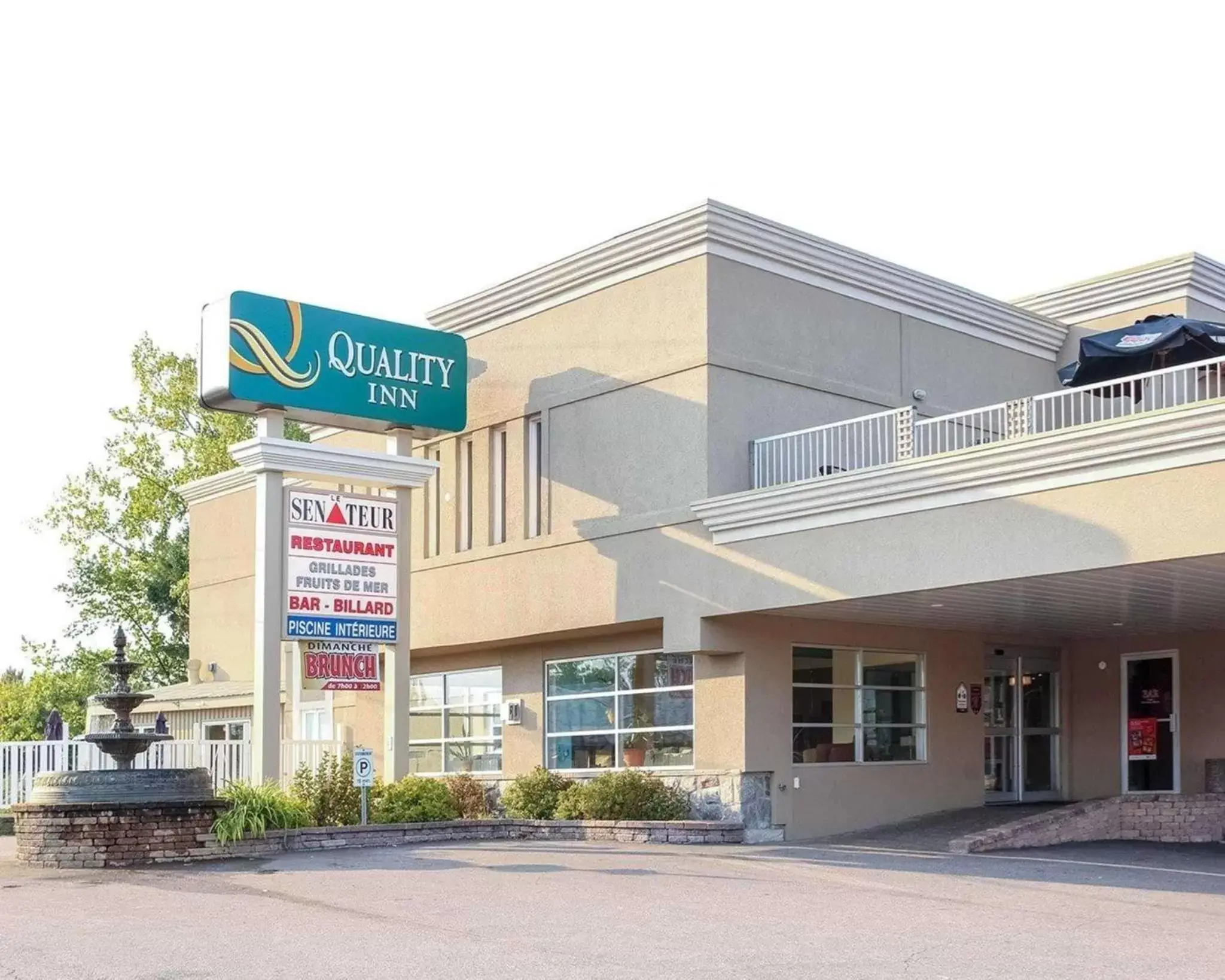 Property building in Quality Inn Mont-Laurier Property building in Quality Inn Mont-Laurier
