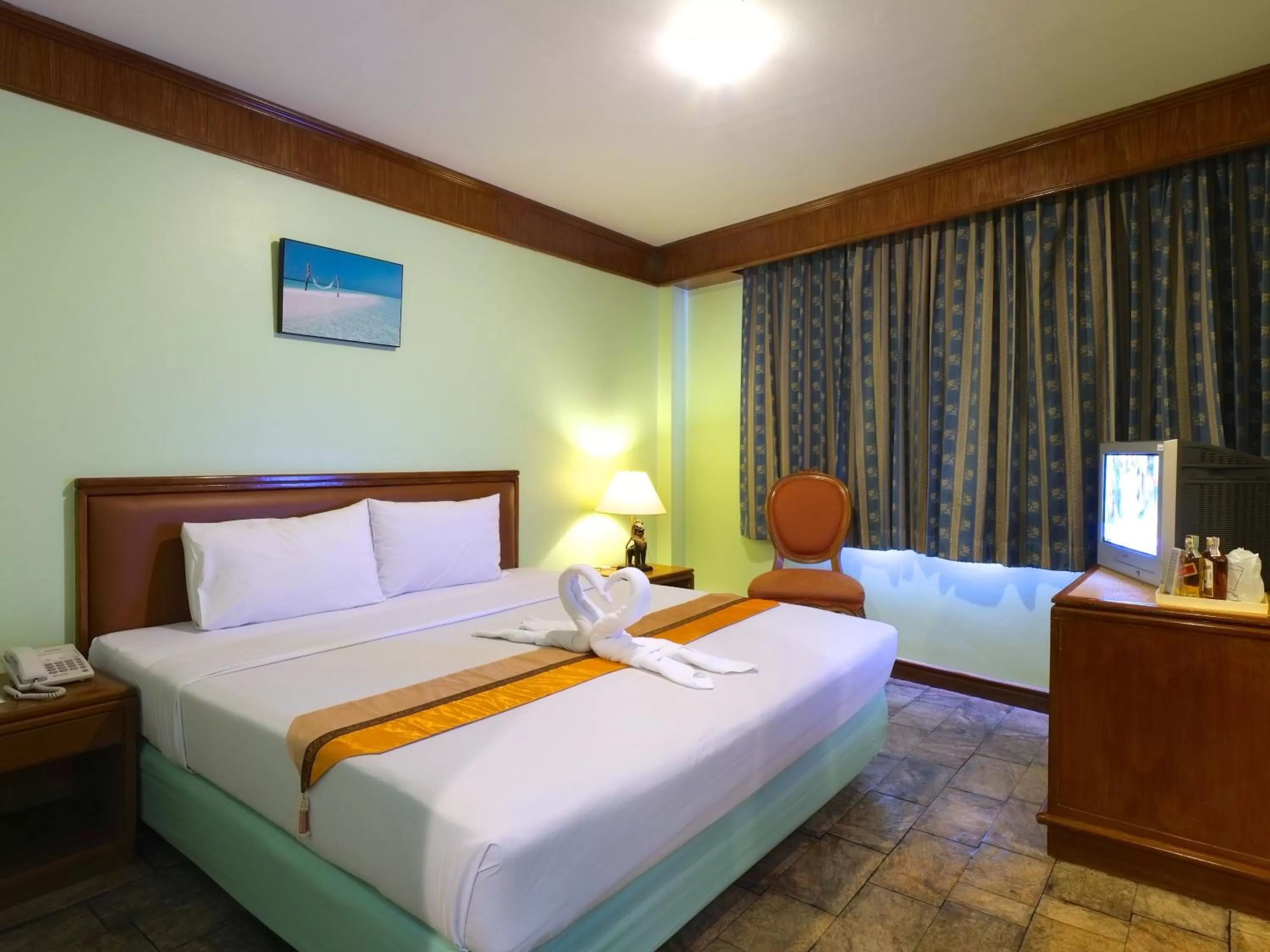 Bed in Silom Avenue Inn