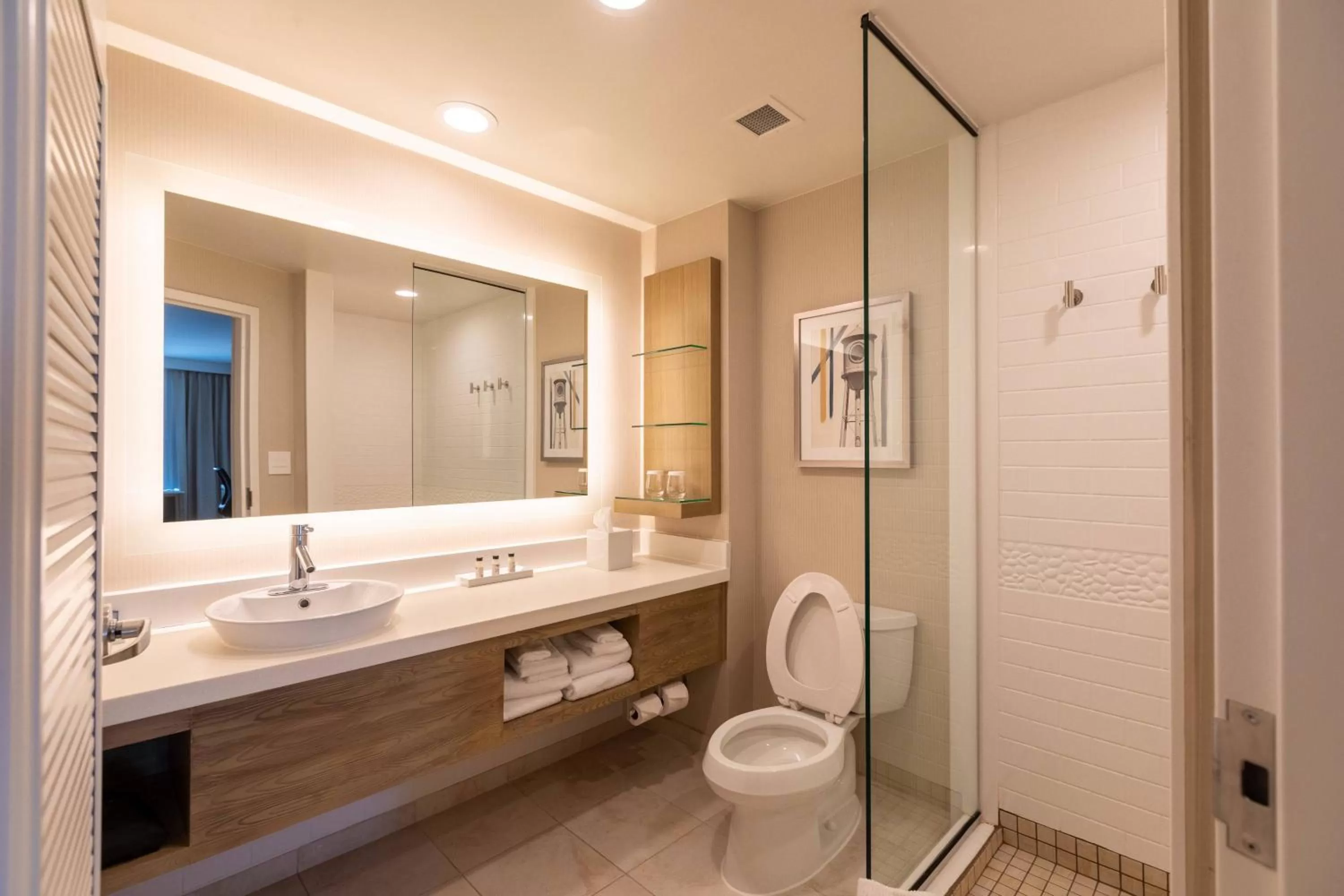Bathroom in Delta Hotels by Marriott Raleigh-Durham at Research Triangle Park