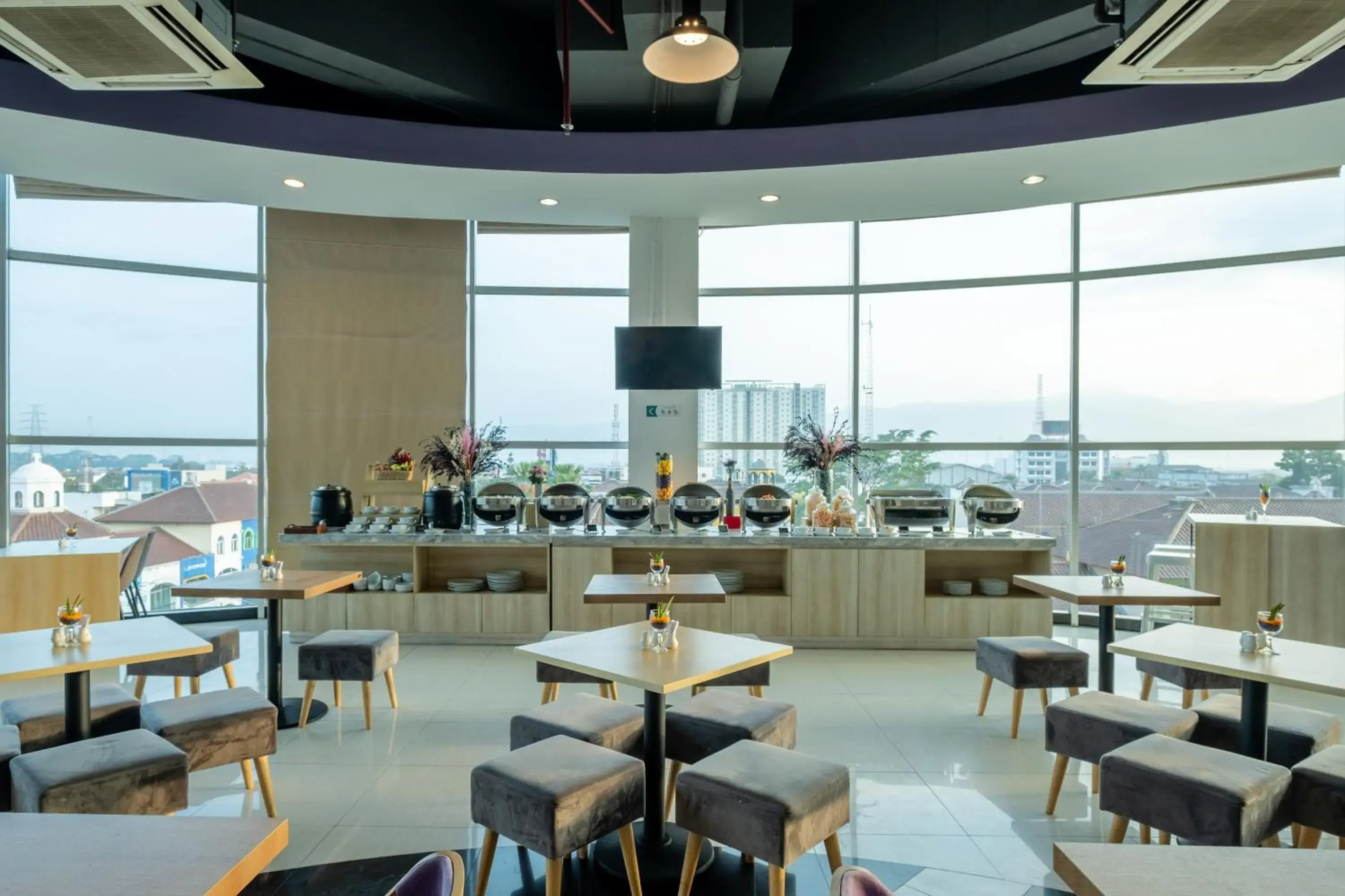 Restaurant/places to eat in Luminor Hotel Metro Indah Bandung - Free Breakfast - Free Exclusive Gym - Free Aesthetic Afternoon Tea or Coffee Restaurant/places to eat in Luminor Hotel Metro Indah Bandung - Free Breakfast - Free Exclusive Gym - Free Aesthetic Afternoon Tea or Coffee