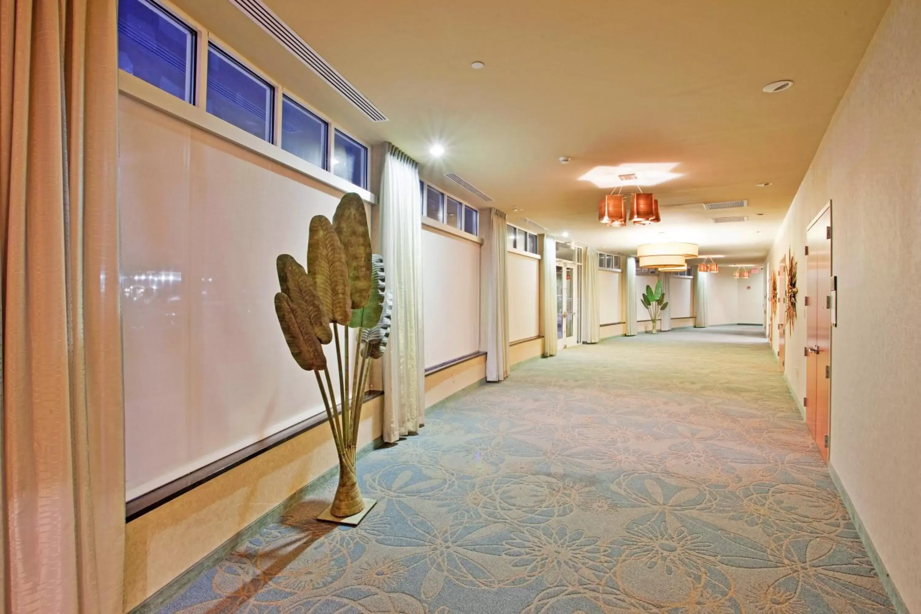 Meeting/conference room in Holiday Inn Hotel & Suites Gateway, an IHG Hotel