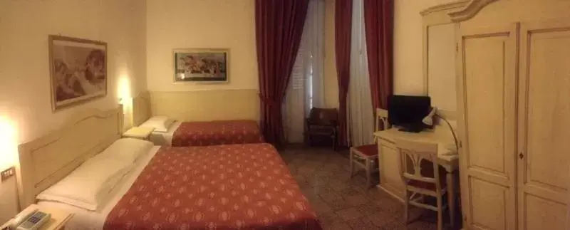 Photo of the whole room, TV/Entertainment Center in Hotel Umbria