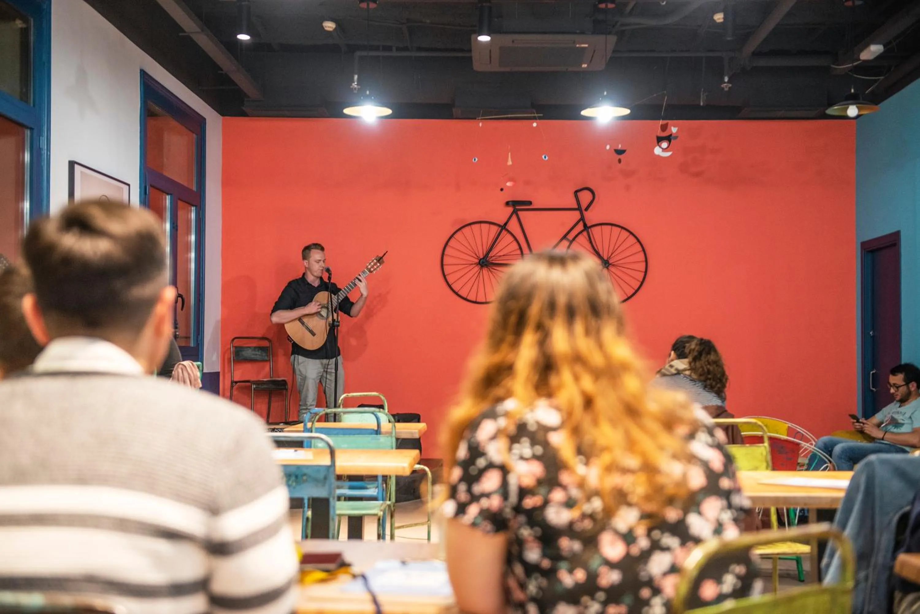 Evening entertainment in Safestay Barcelona Passeig de Gràcia