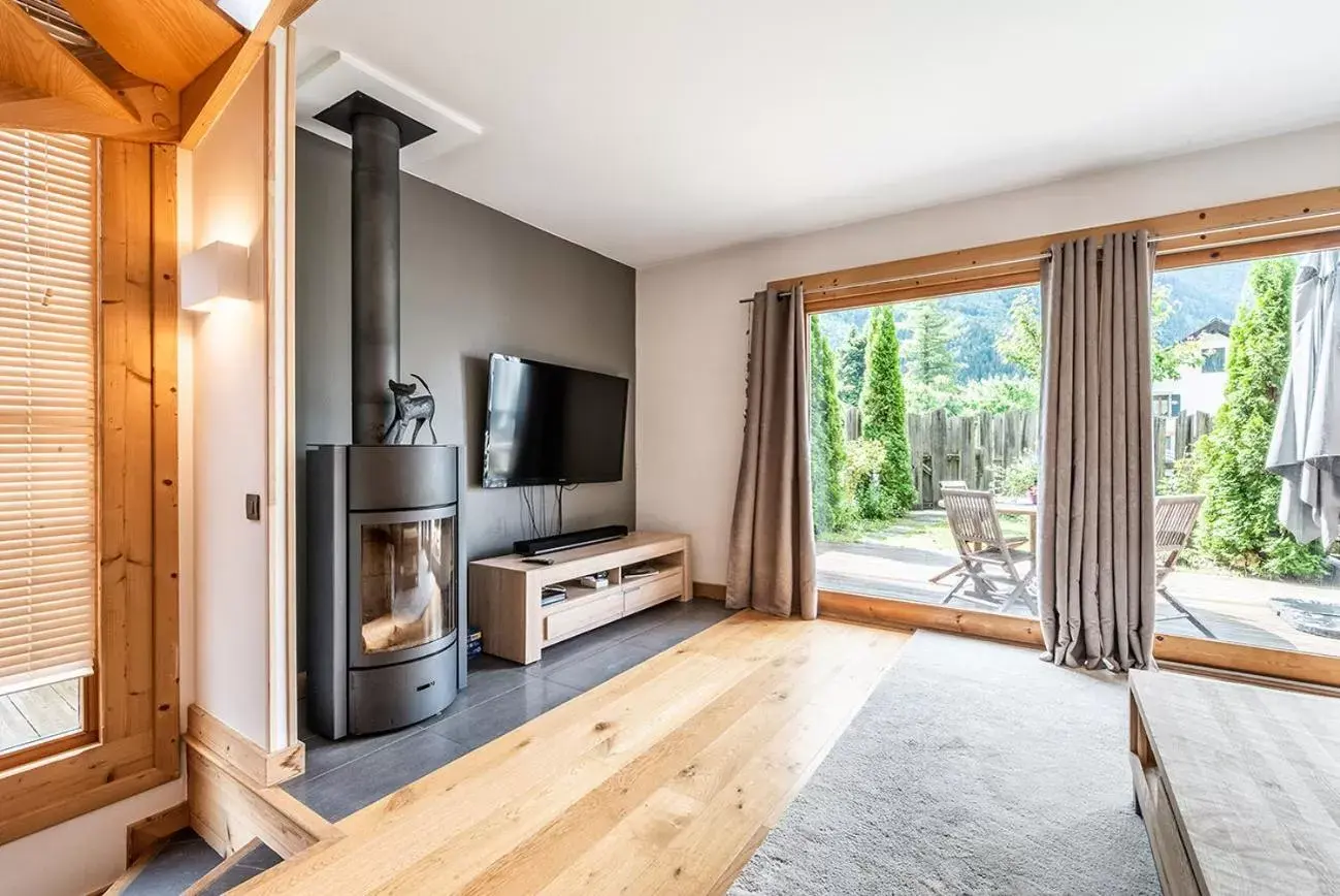 TV/Entertainment Center in Eden Hotel, Apartments and Chalet Chamonix Les Praz