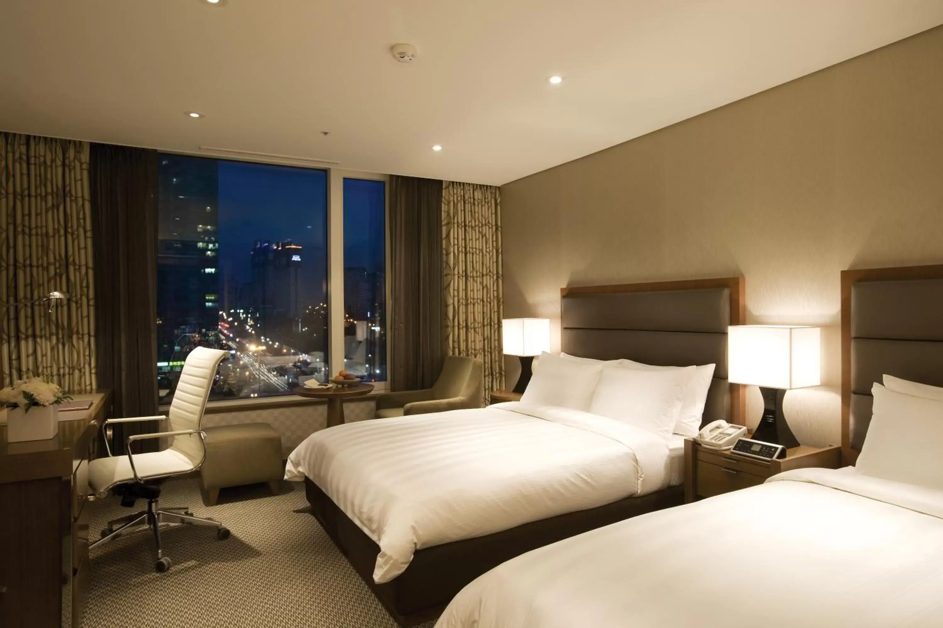 Photo of the whole room, Bed in LOTTE City Hotel Mapo