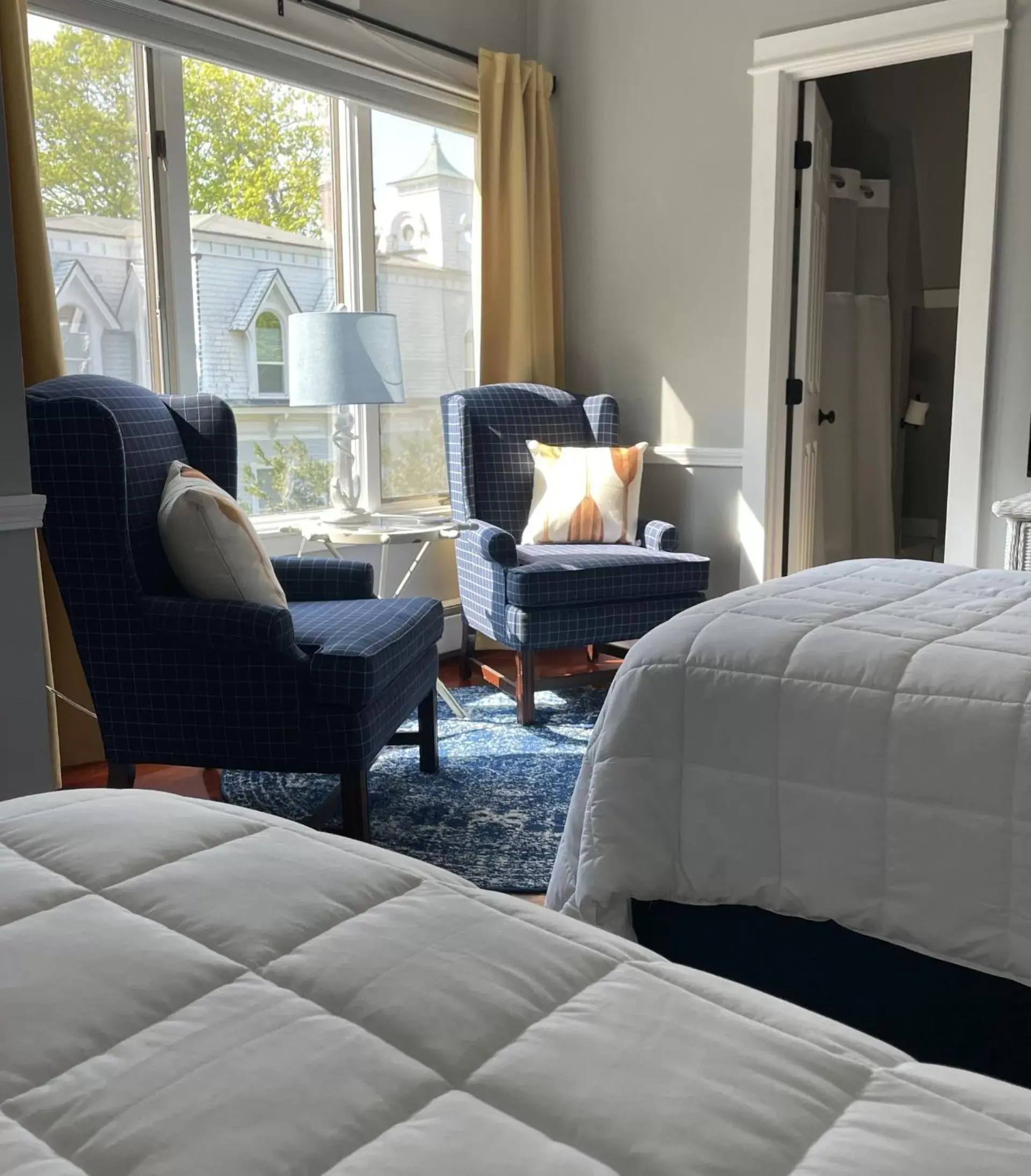 Bathroom, Seating Area in White Sails Inn