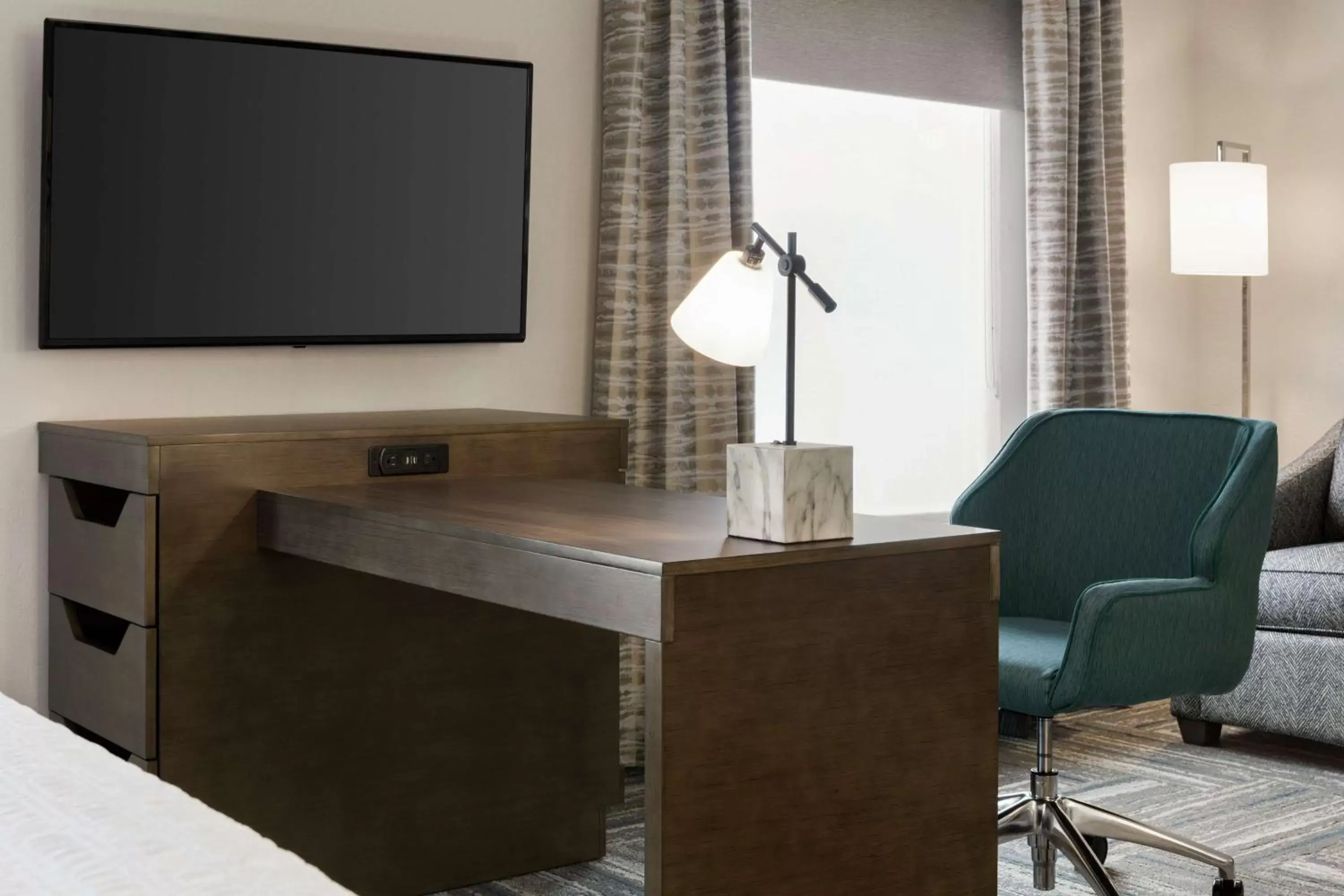 Bedroom, TV/Entertainment Center in Hampton Inn & Suites Fruitland