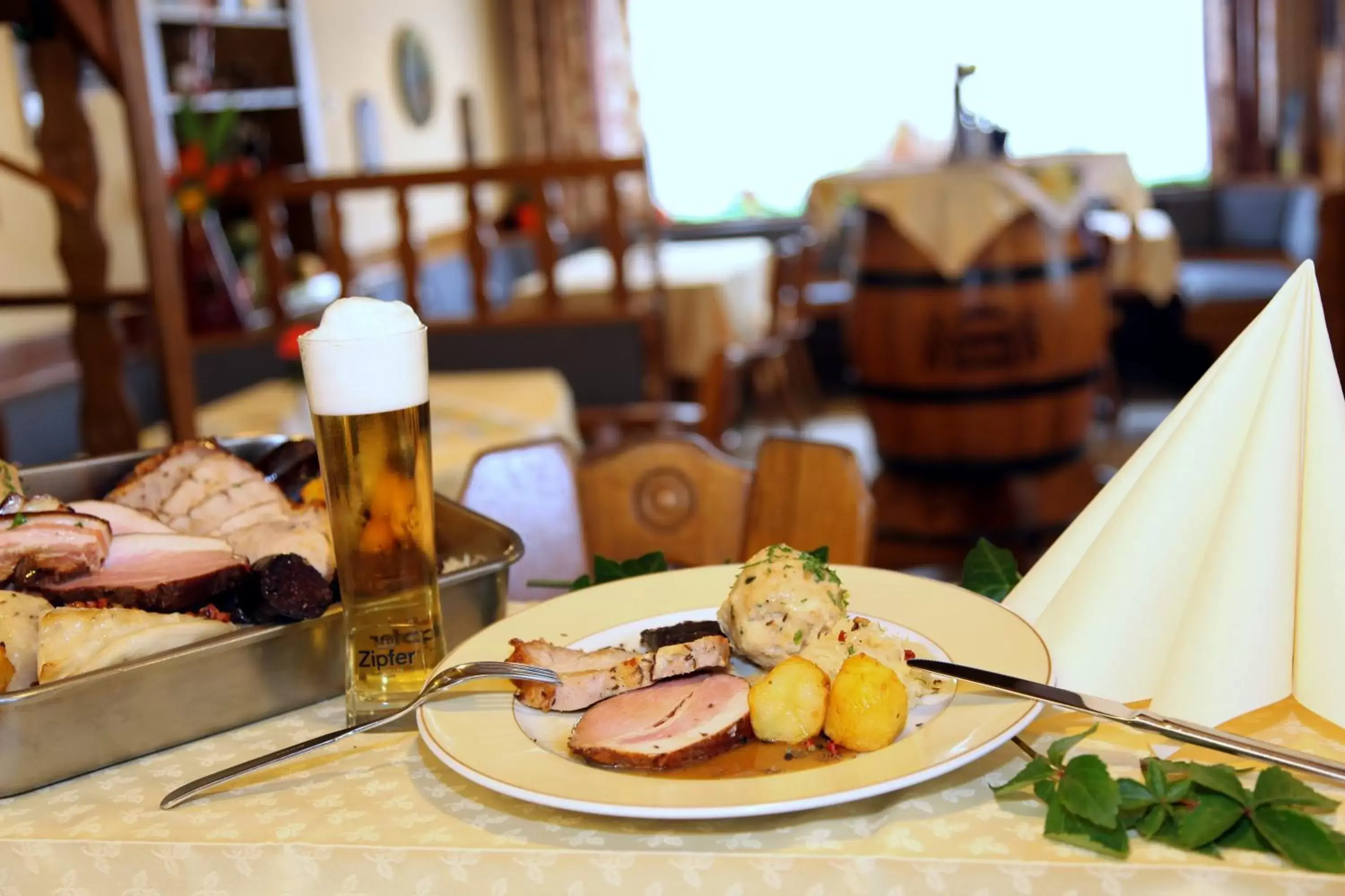 Restaurant/places to eat in Hotel Bayrischer Hof