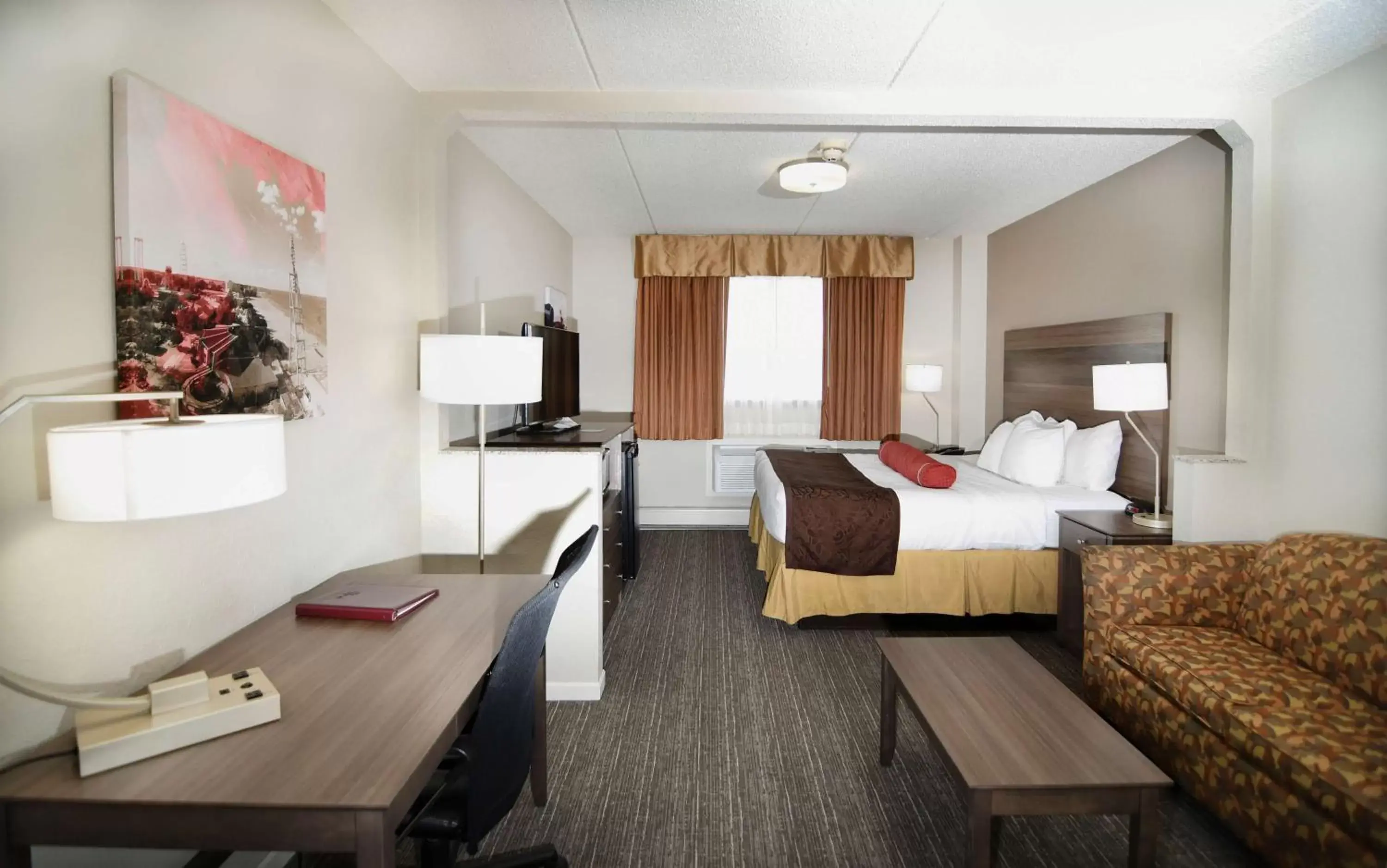 Bathroom, Bed in Best Western Plus Sandusky Hotel & Suites Bathroom, Bed in Best Western Plus Sandusky Hotel & Suites