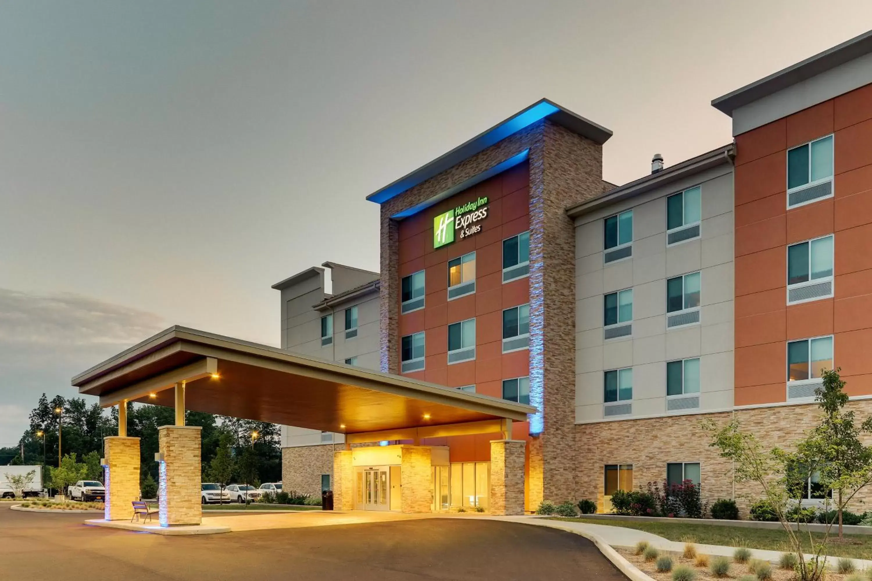 Property Building in Holiday Inn Express & Suites - Saugerties - Hudson Valley, an IHG Hotel