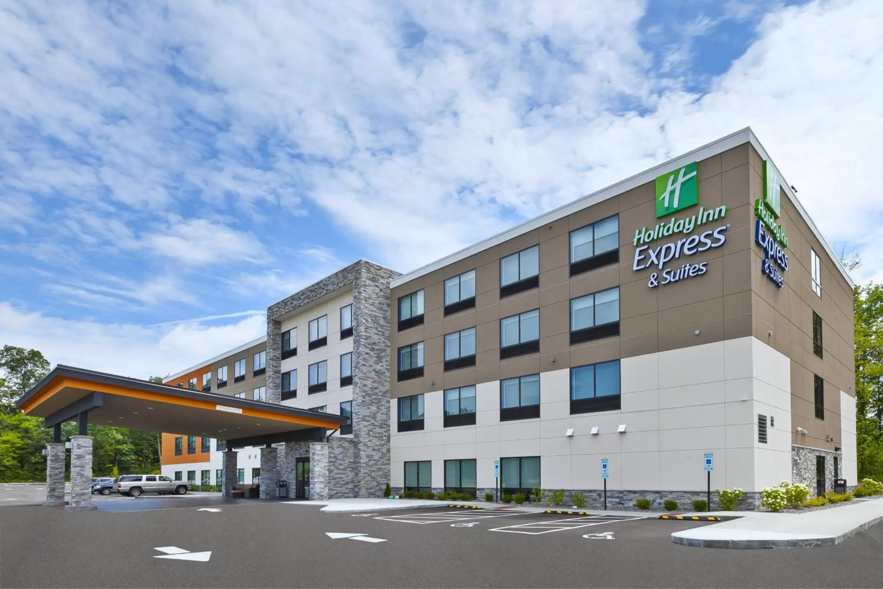 Property building in Holiday Inn Express & Suites - Painesville - Concord, an IHG Hotel