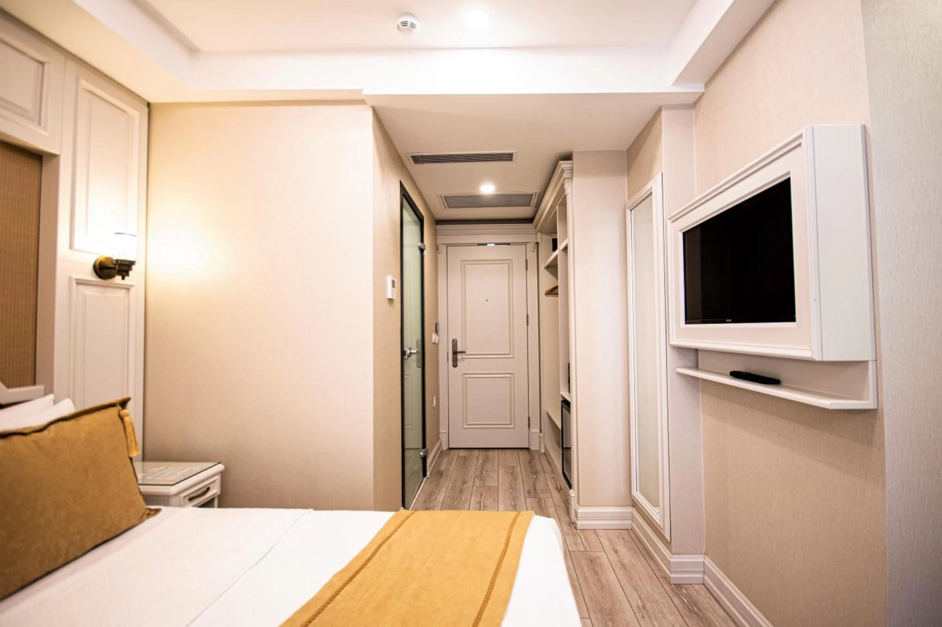 TV and multimedia, Bed in Boss Hotel Sultanahmet