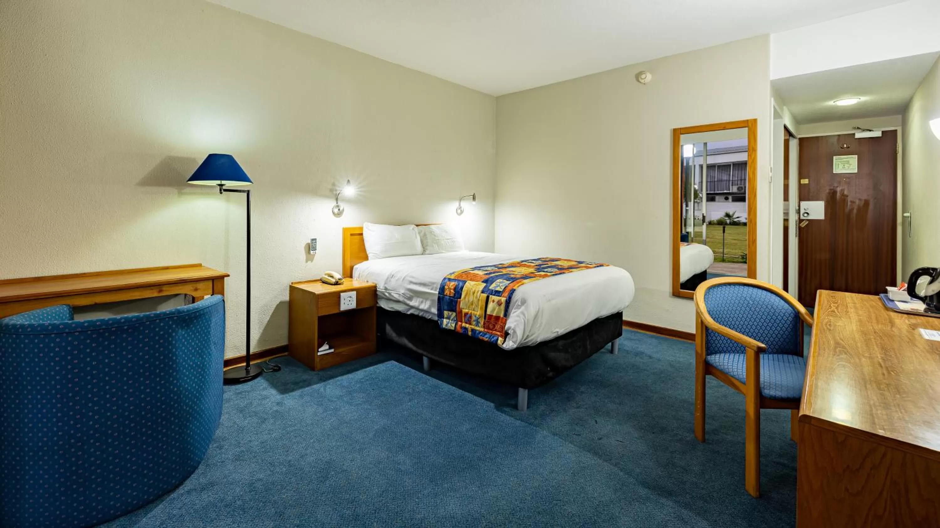 Bedroom, Bed in African Sky Newcastle Inn