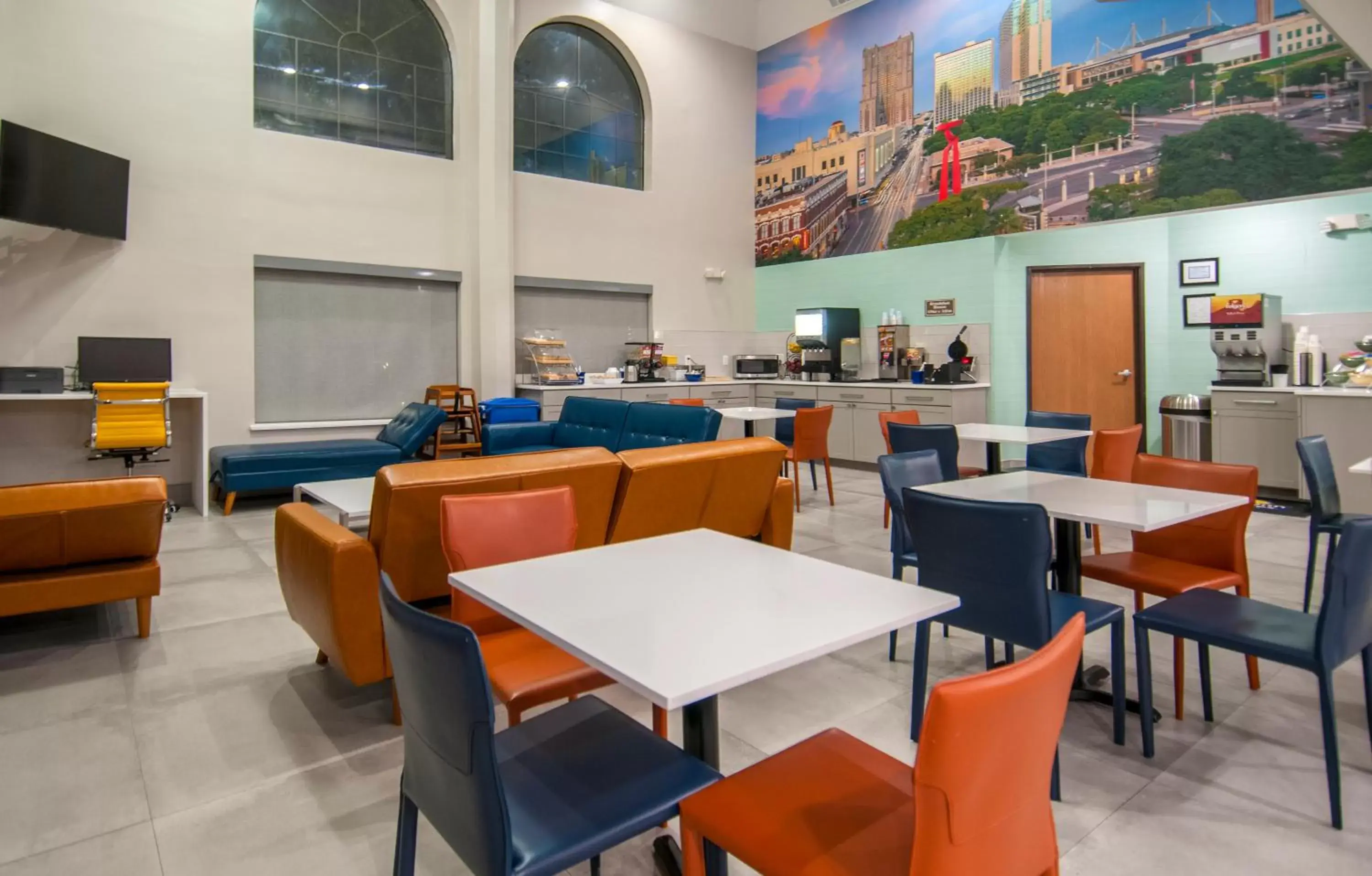 Breakfast, Restaurant/Places to Eat in Days Inn by Wyndham Suites San Antonio North/Stone Oak
