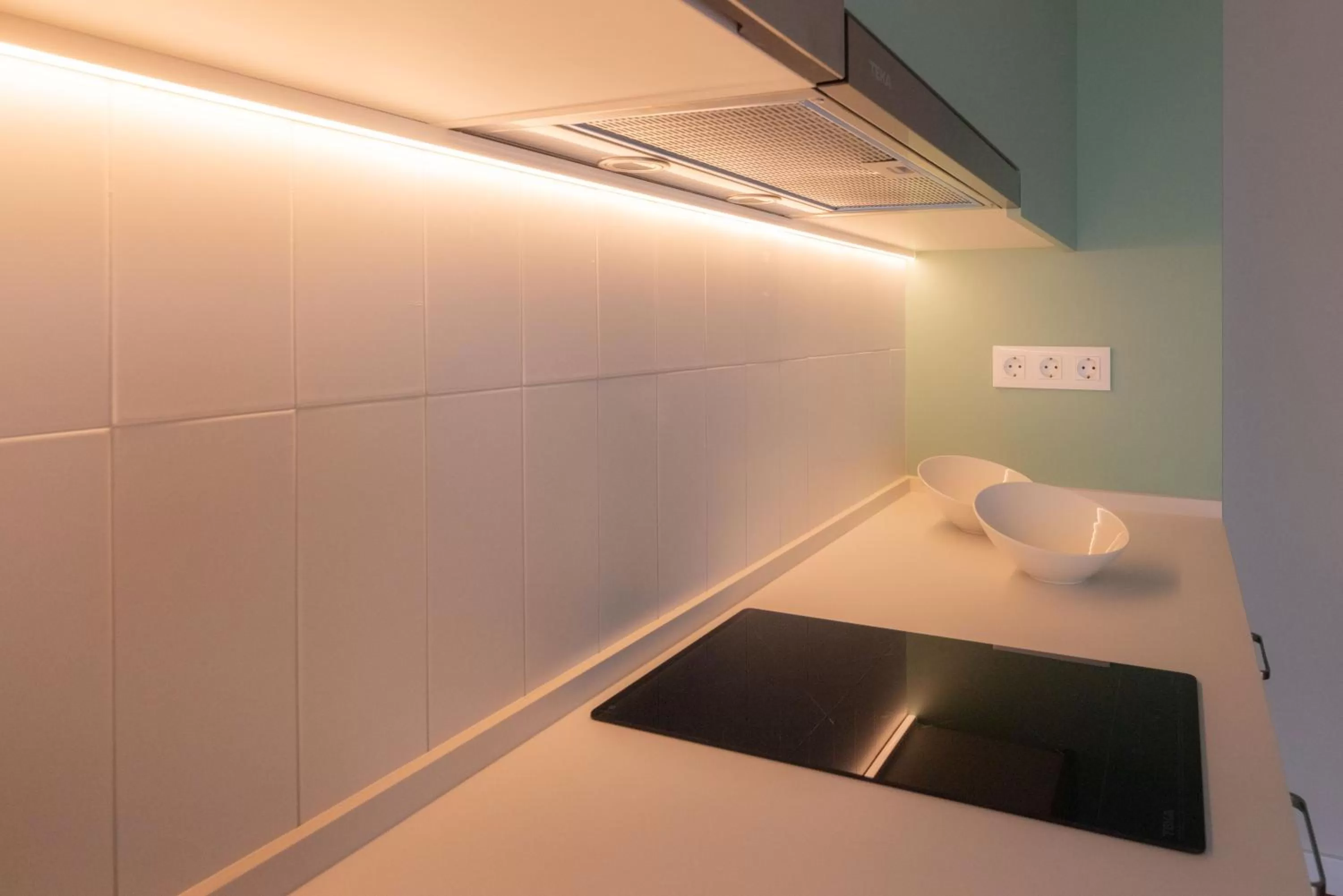 Kitchen or kitchenette, Bathroom in Terra Aurea Aparthotel