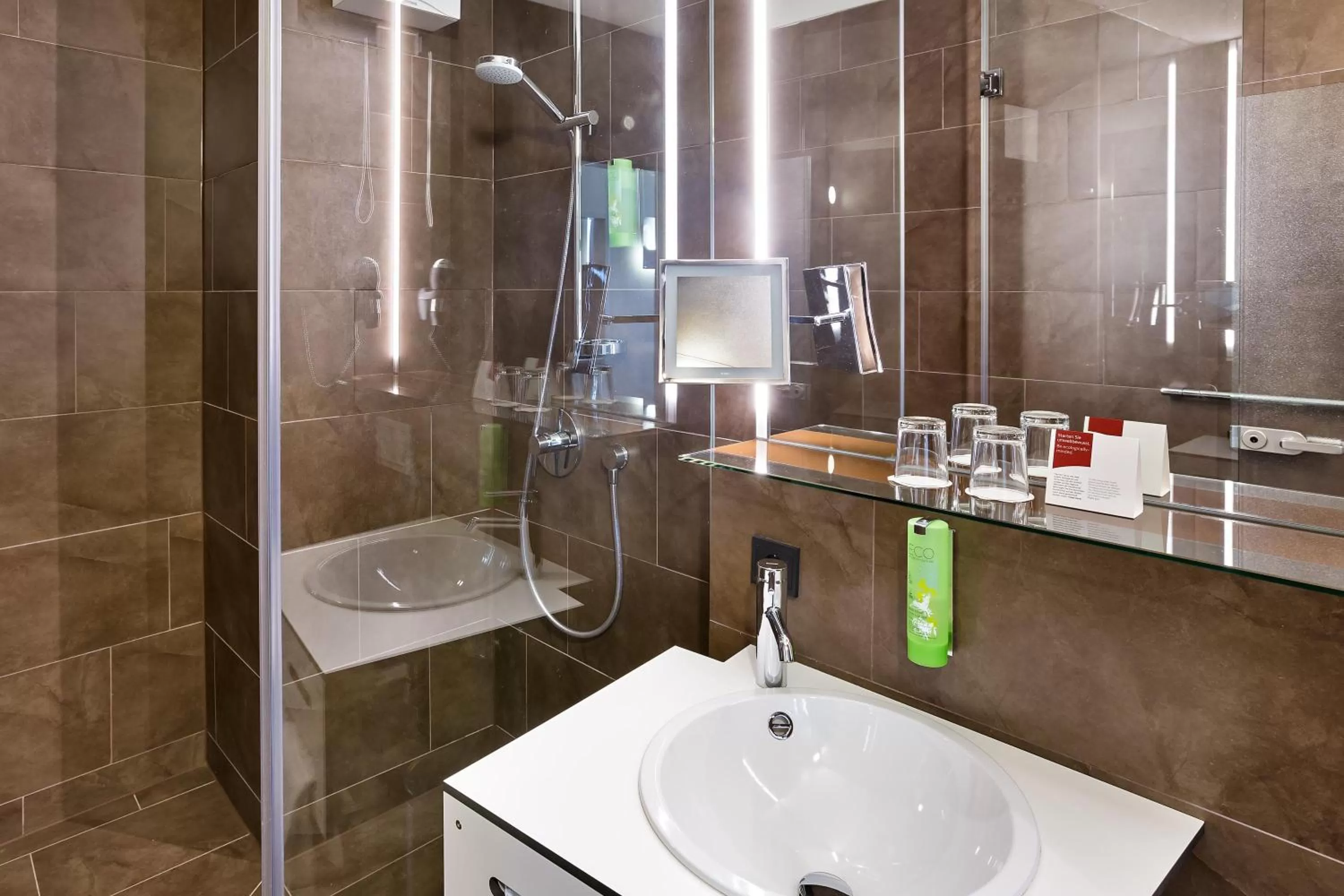 Shower in Austria Trend Hotel beim Theresianum Wien