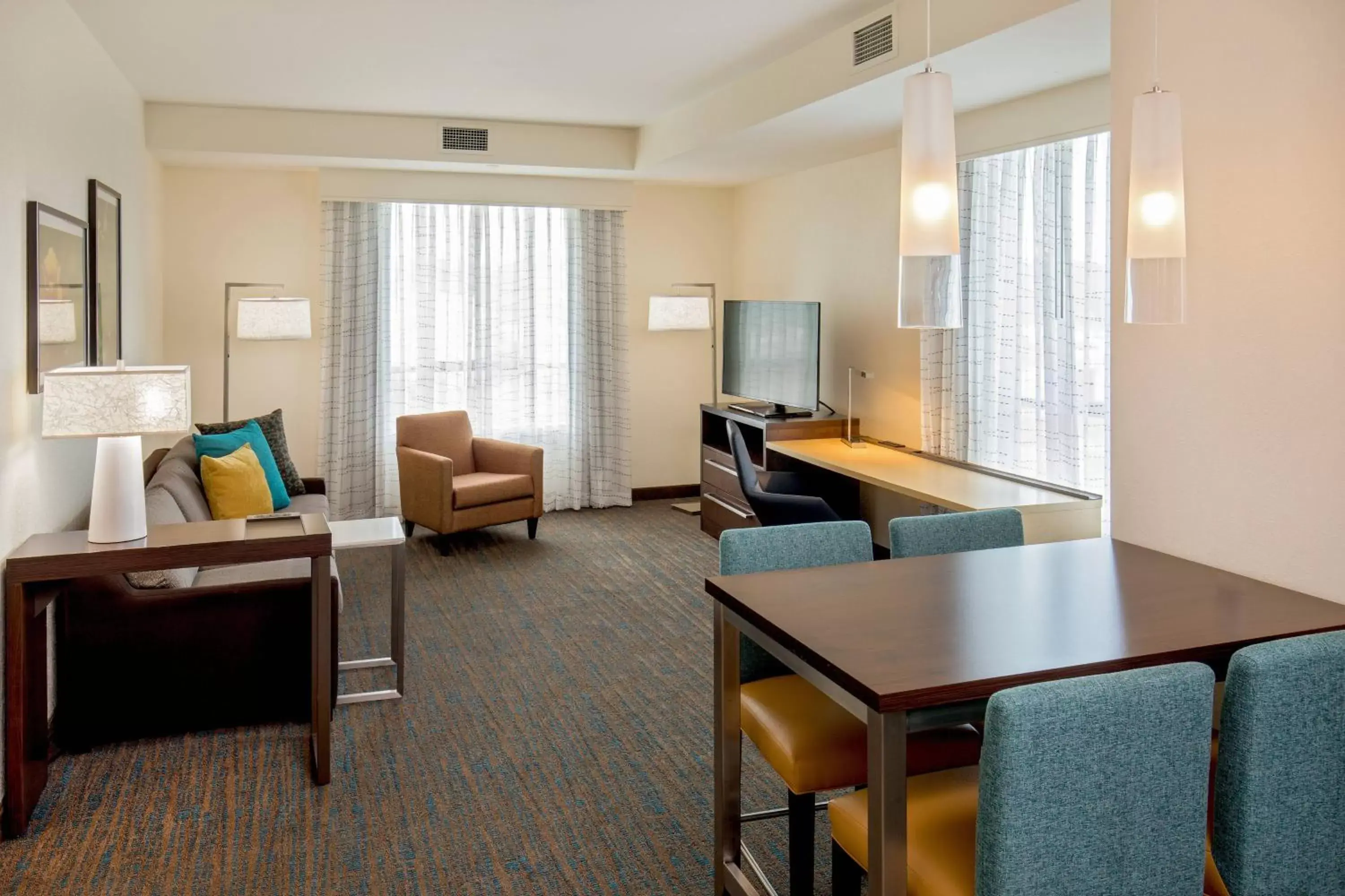 Living room, Seating Area in Residence Inn by Marriott Boston Braintree