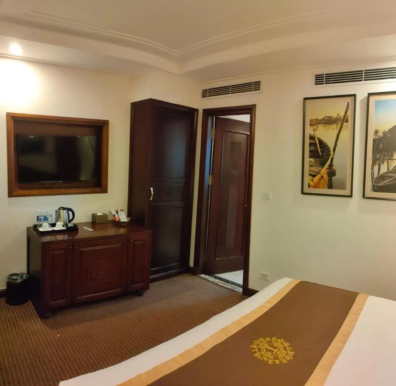 TV and multimedia, TV/Entertainment Center in Rex Hanoi Hotel