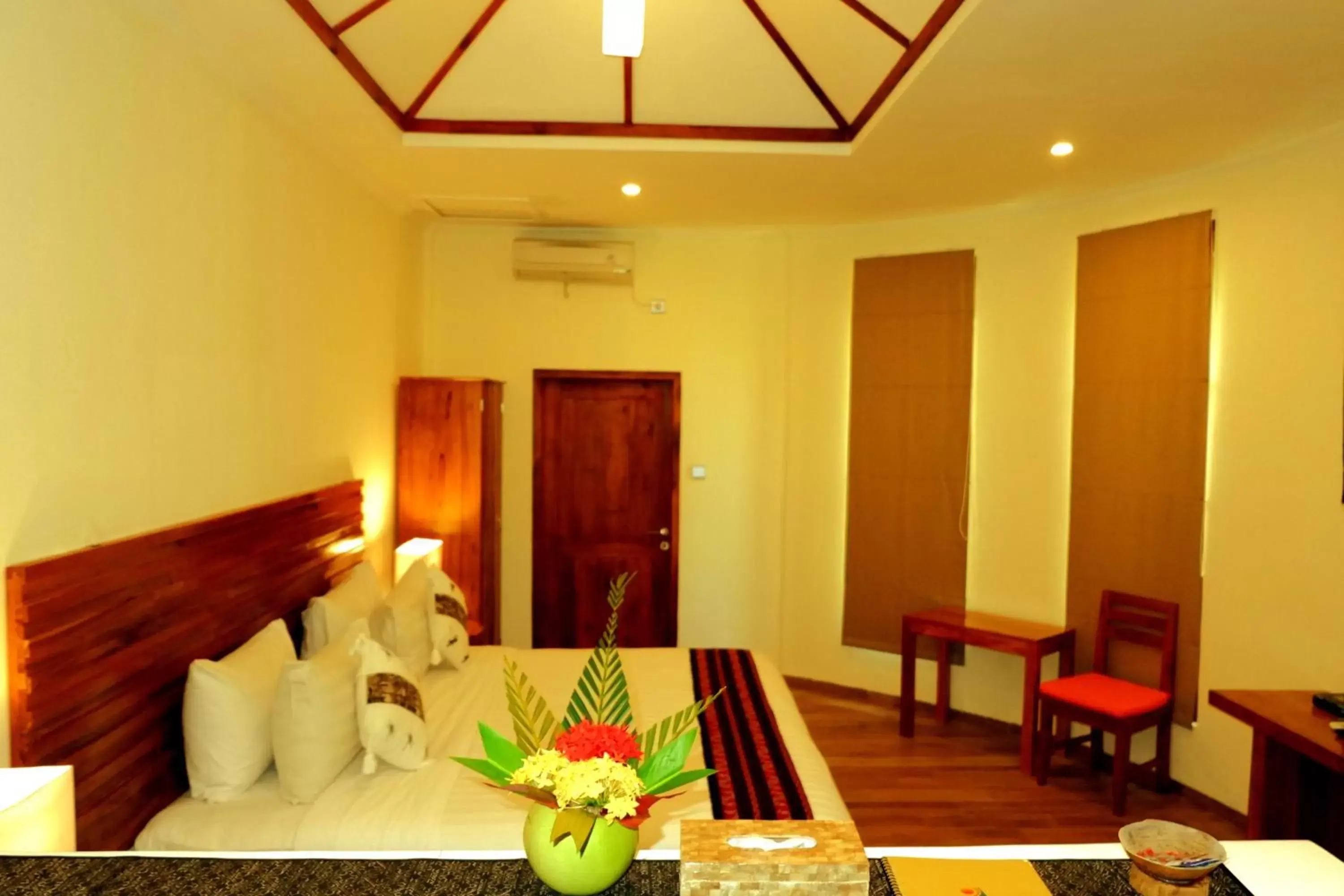 Bed, Restaurant/Places to Eat in Puri Sari Beach Hotel