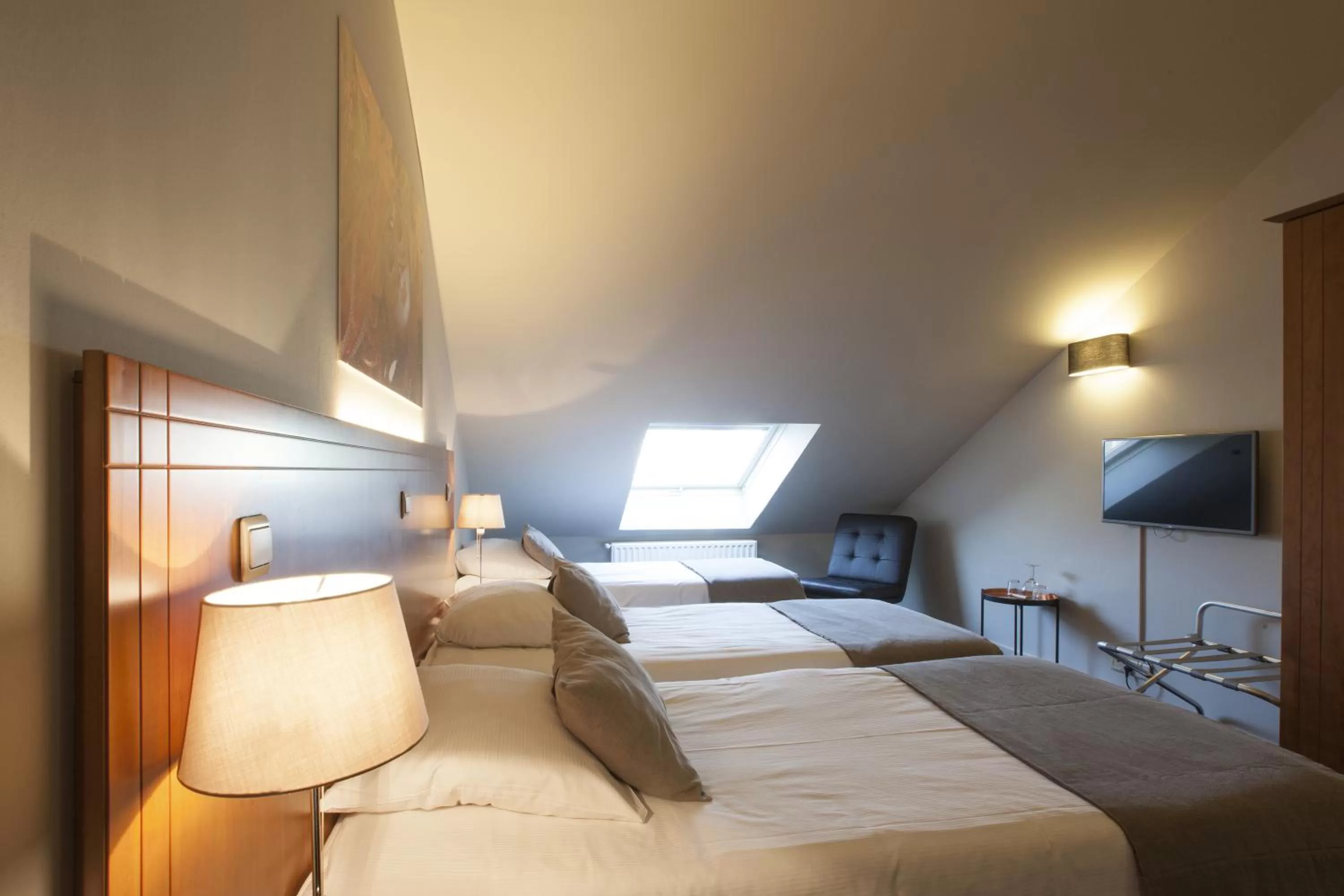 Photo of the whole room, Bed in Theater Hotel Leuven Centrum