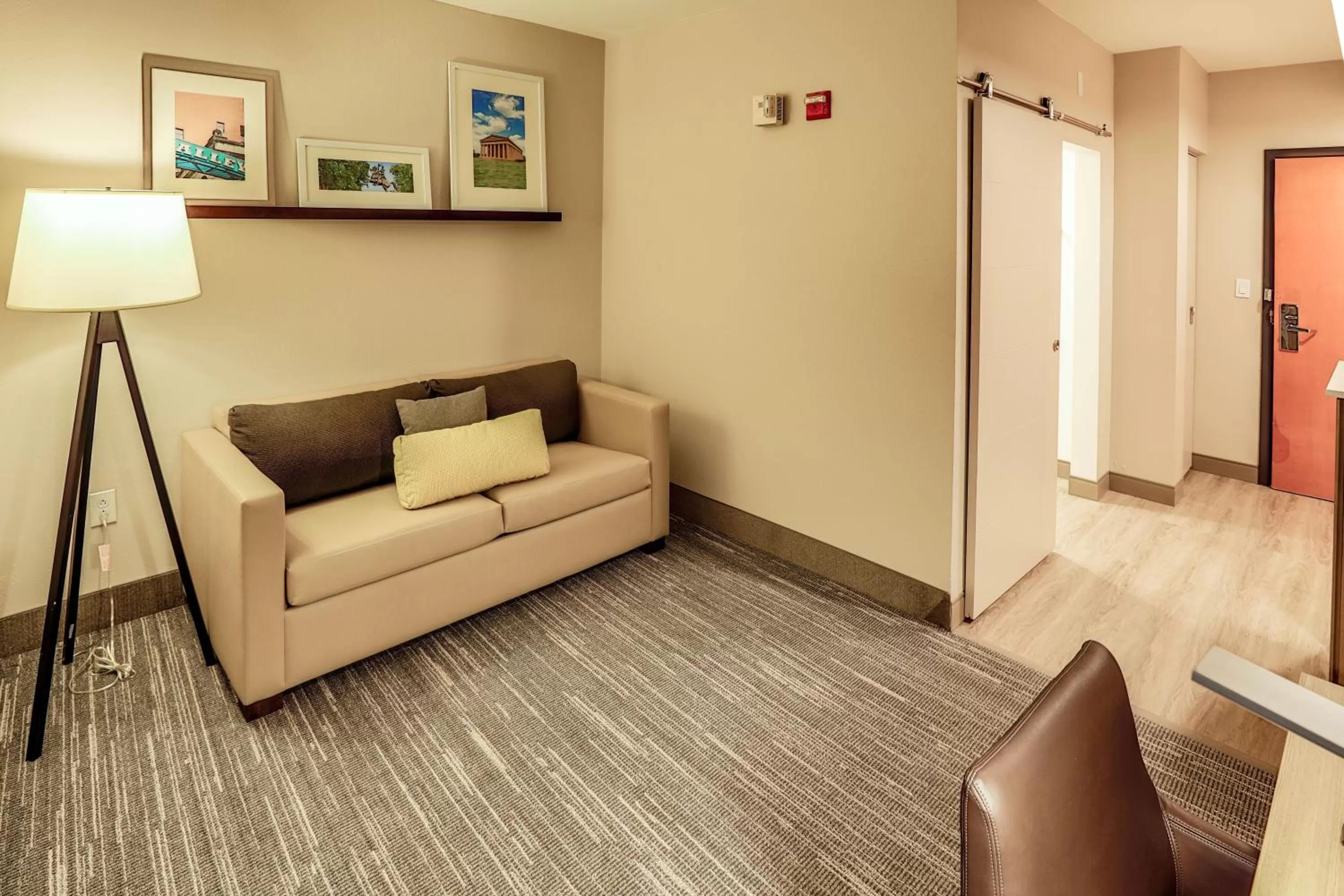 Seating area in Country Inn & Suites by Radisson Nashville Airport TN