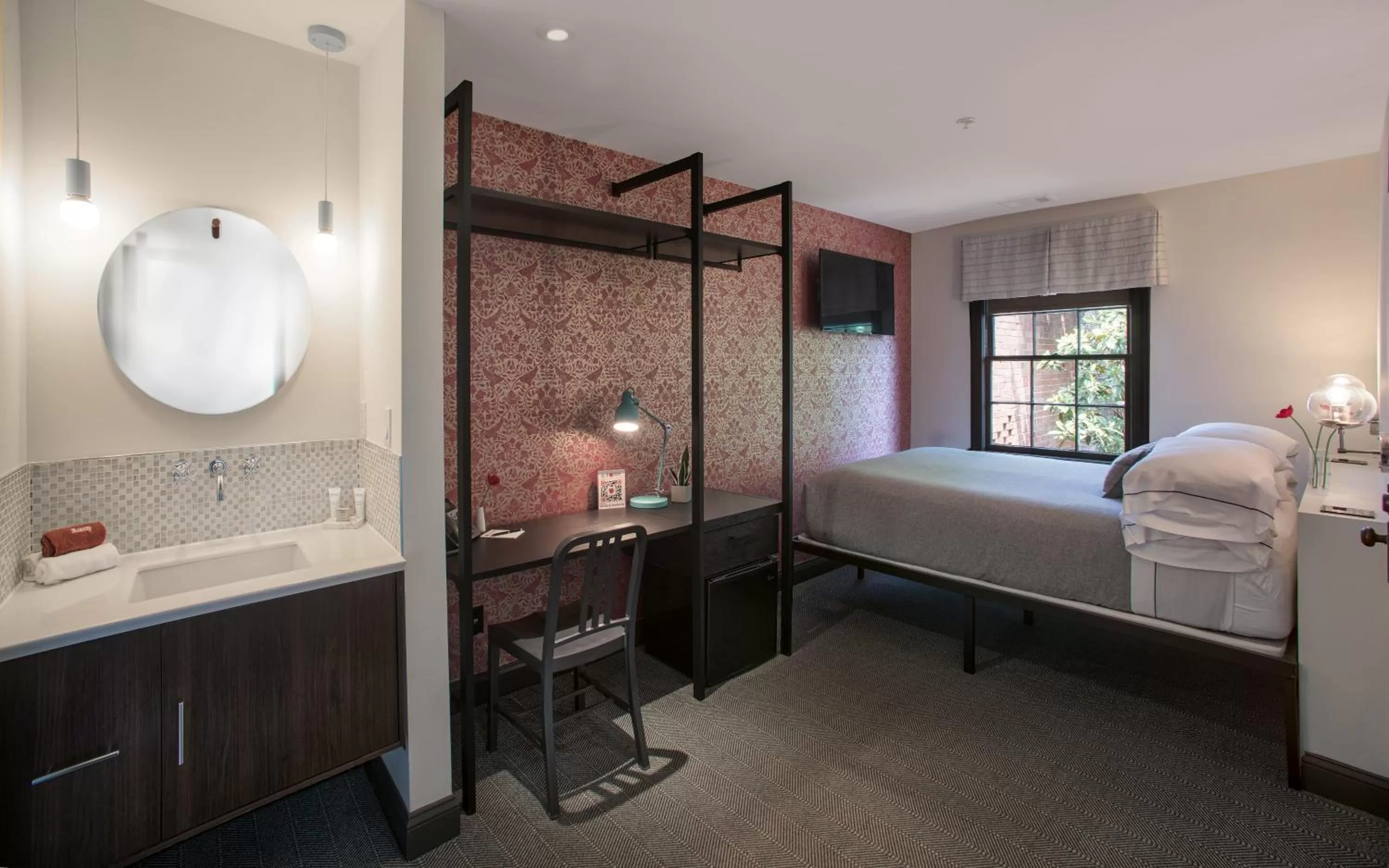 Photo of the whole room, Bed in The Poppy Georgetown Guesthouse and Gardens