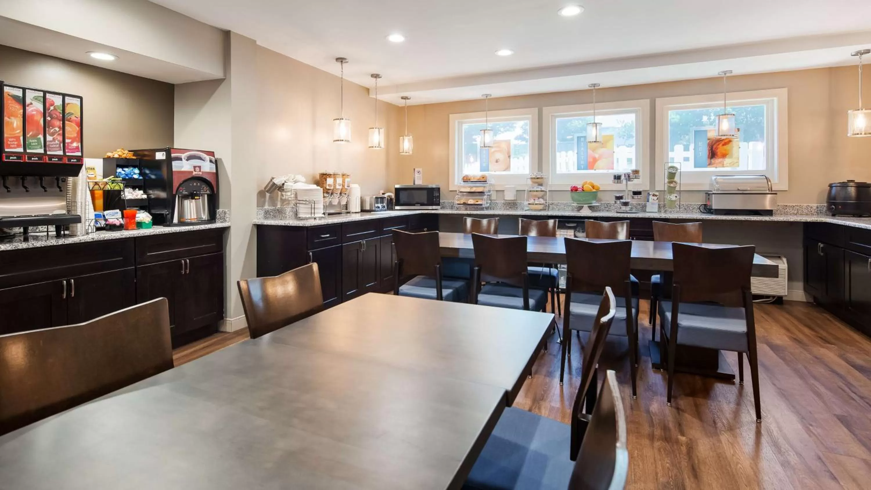 Restaurant/places to eat in Best Western La Plata Inn