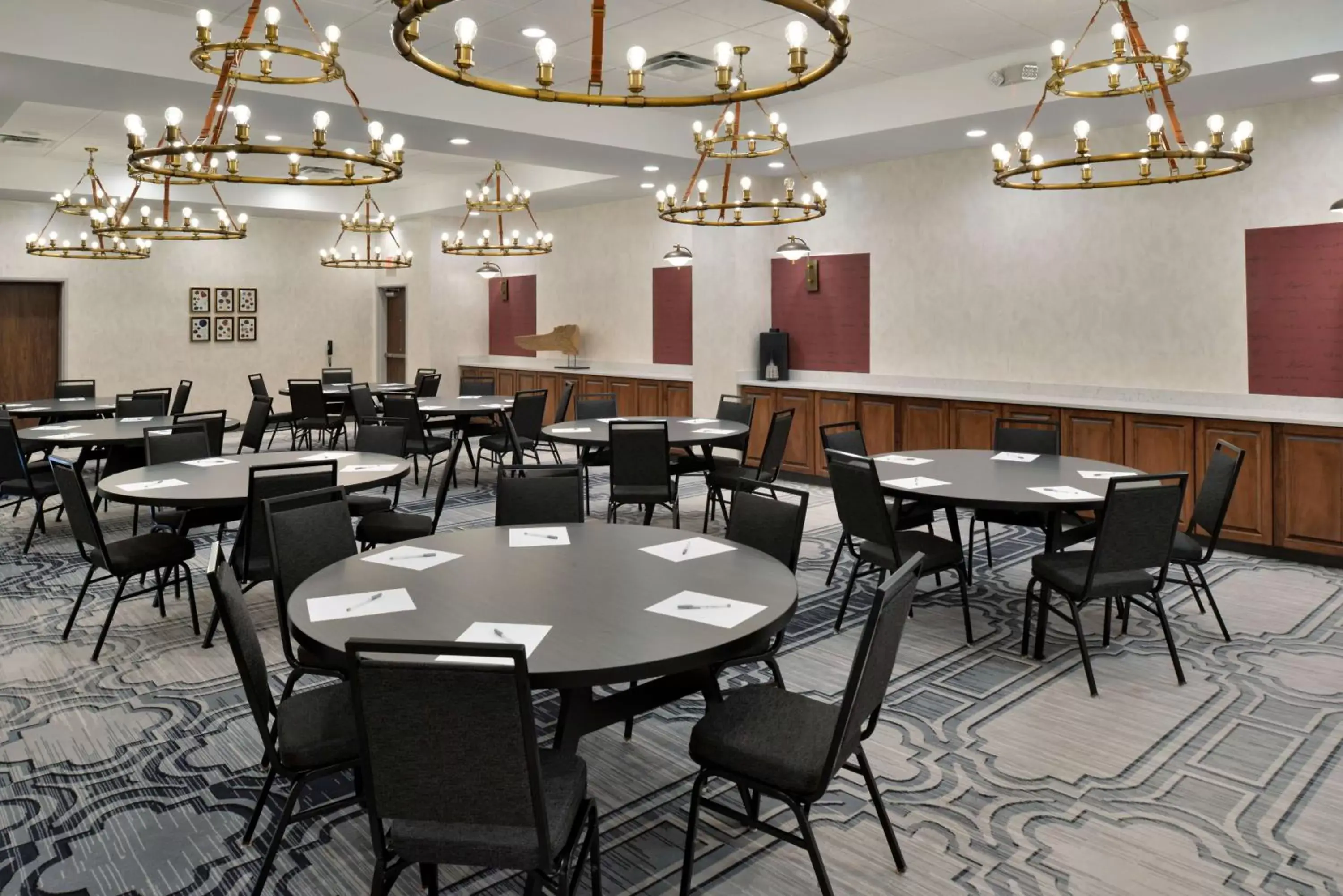 Meeting/conference room, Restaurant/Places to Eat in Hampton Inn & Suites Greensboro Downtown, Nc