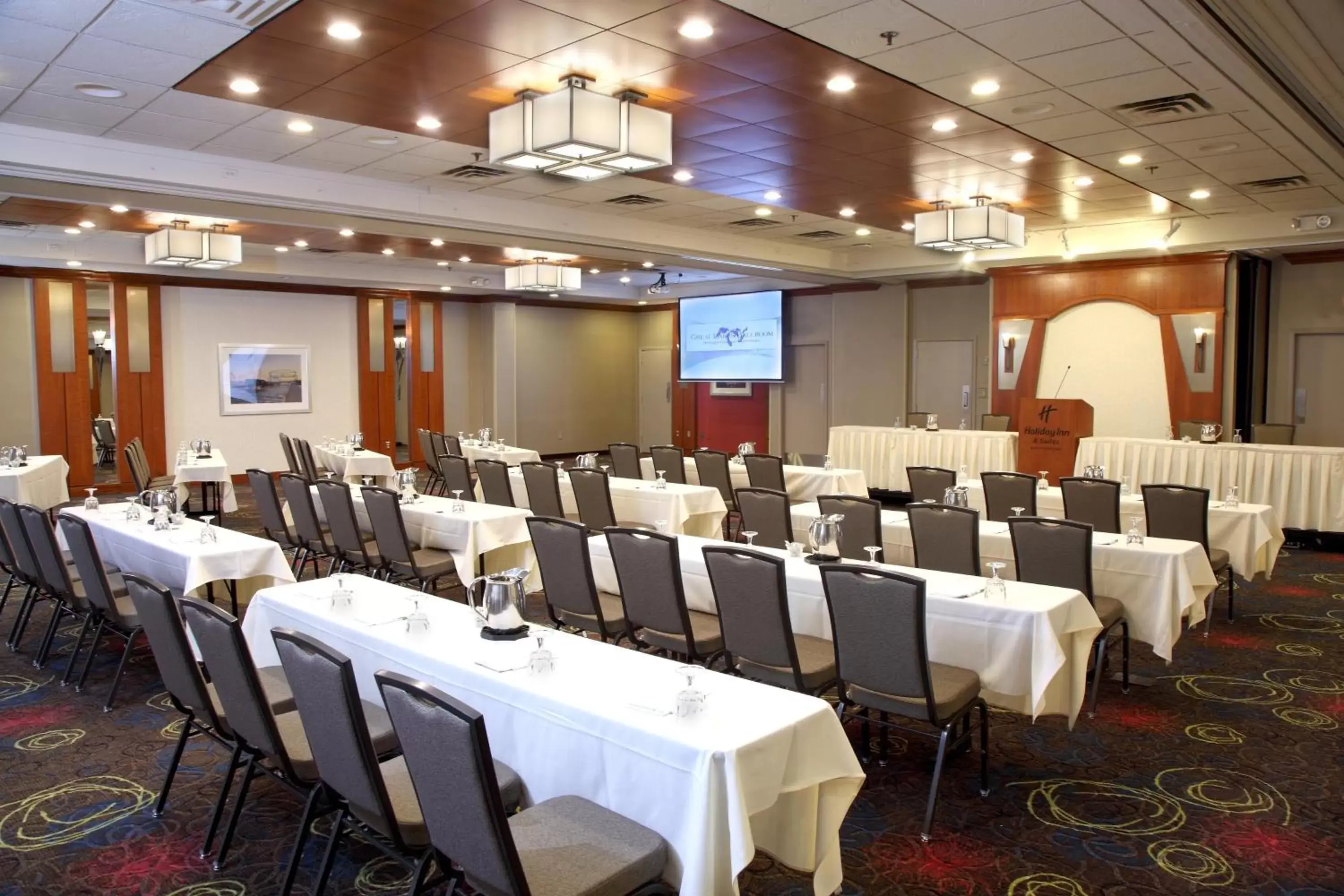 Meeting/conference room in Holiday Inn & Suites Duluth-Downtown, an IHG Hotel