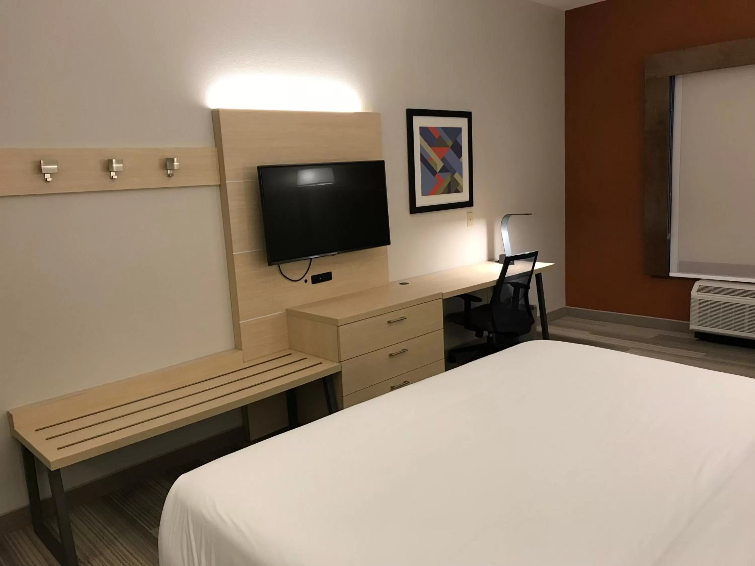 Photo of the whole room, Bed in Holiday Inn Express Orlando - South Davenport by IHG