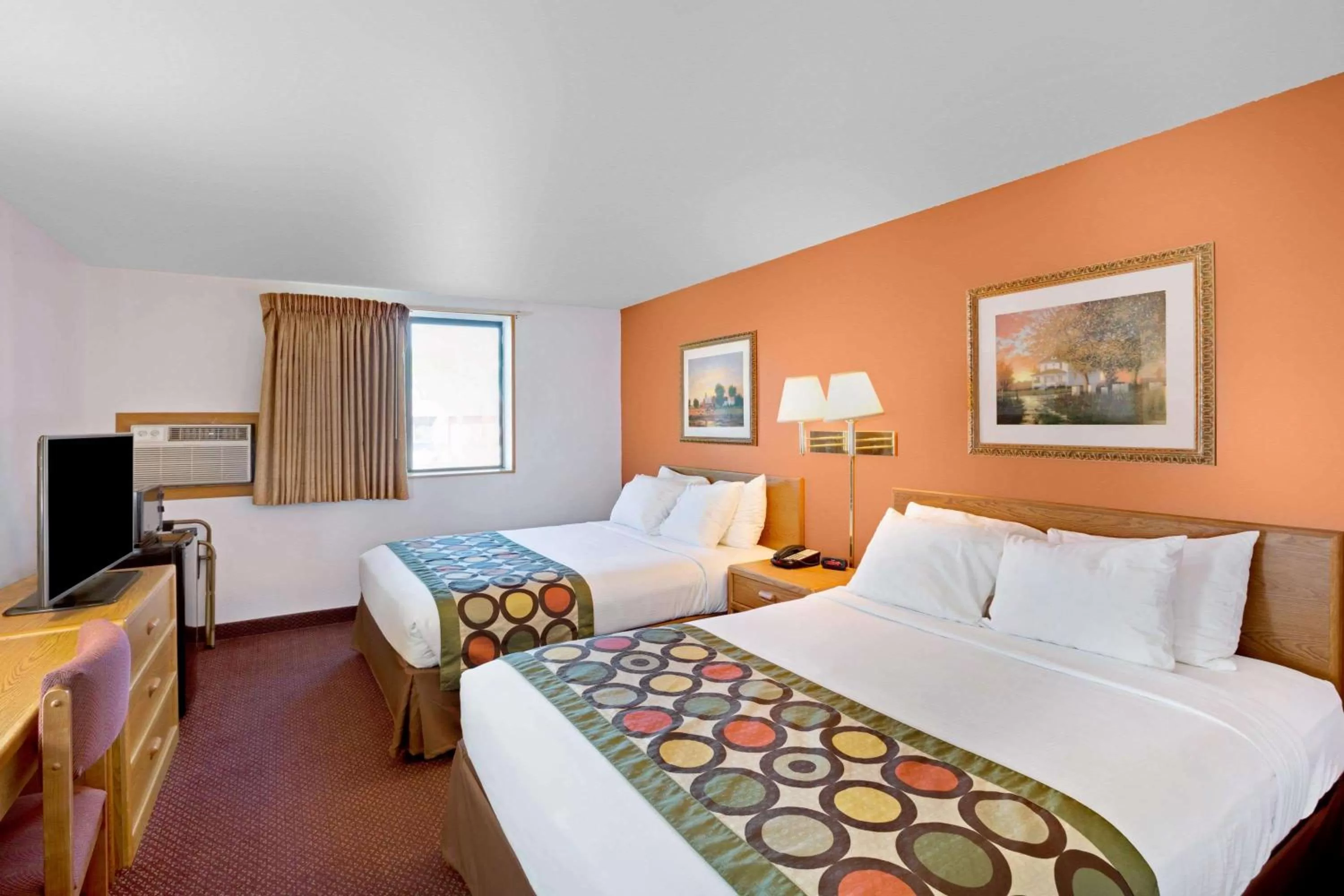 Photo of the whole room, Bed in Super 8 by Wyndham Aberdeen East