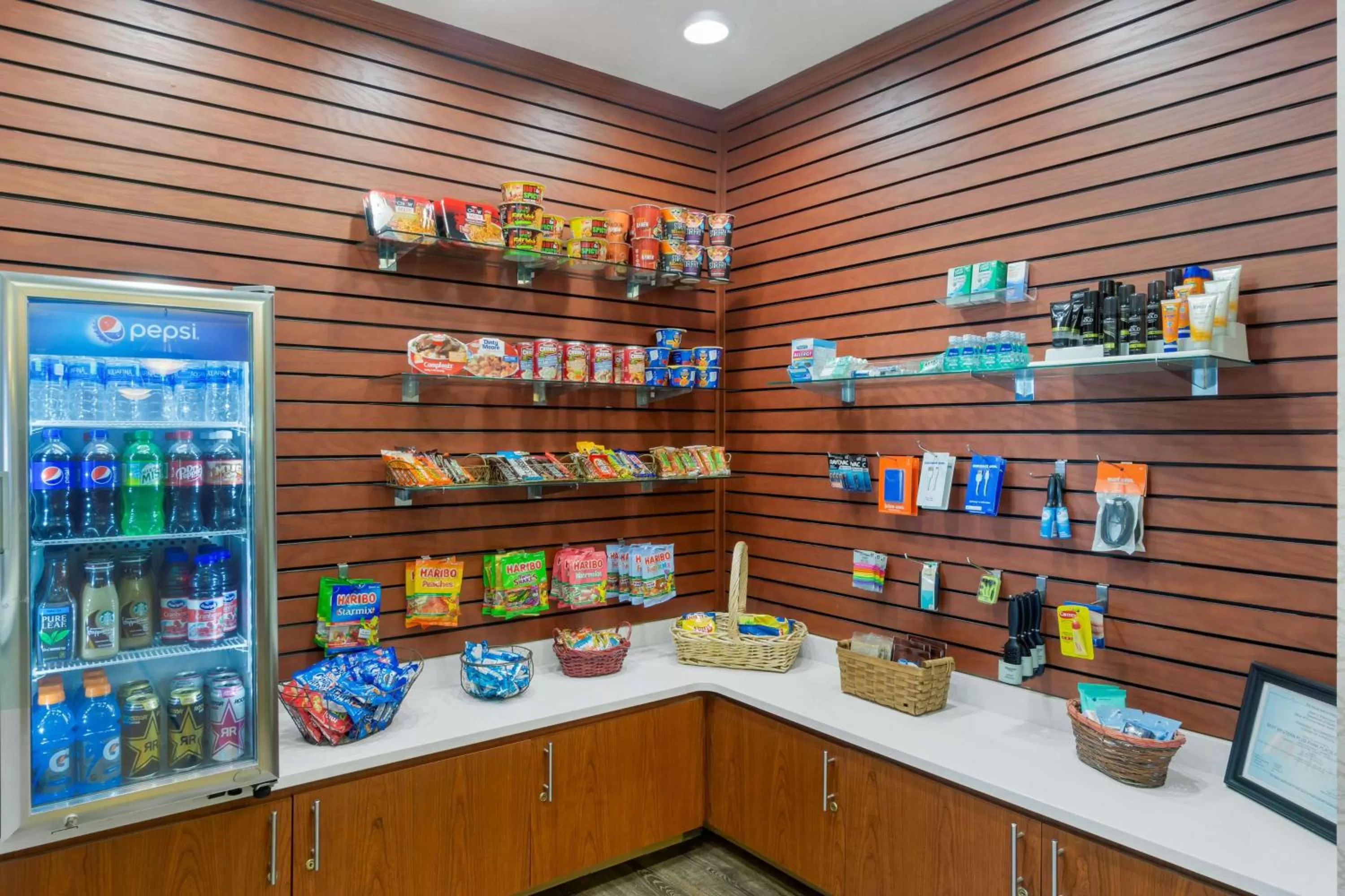 Property building in Best Western Plus Park Place Inn & Suites