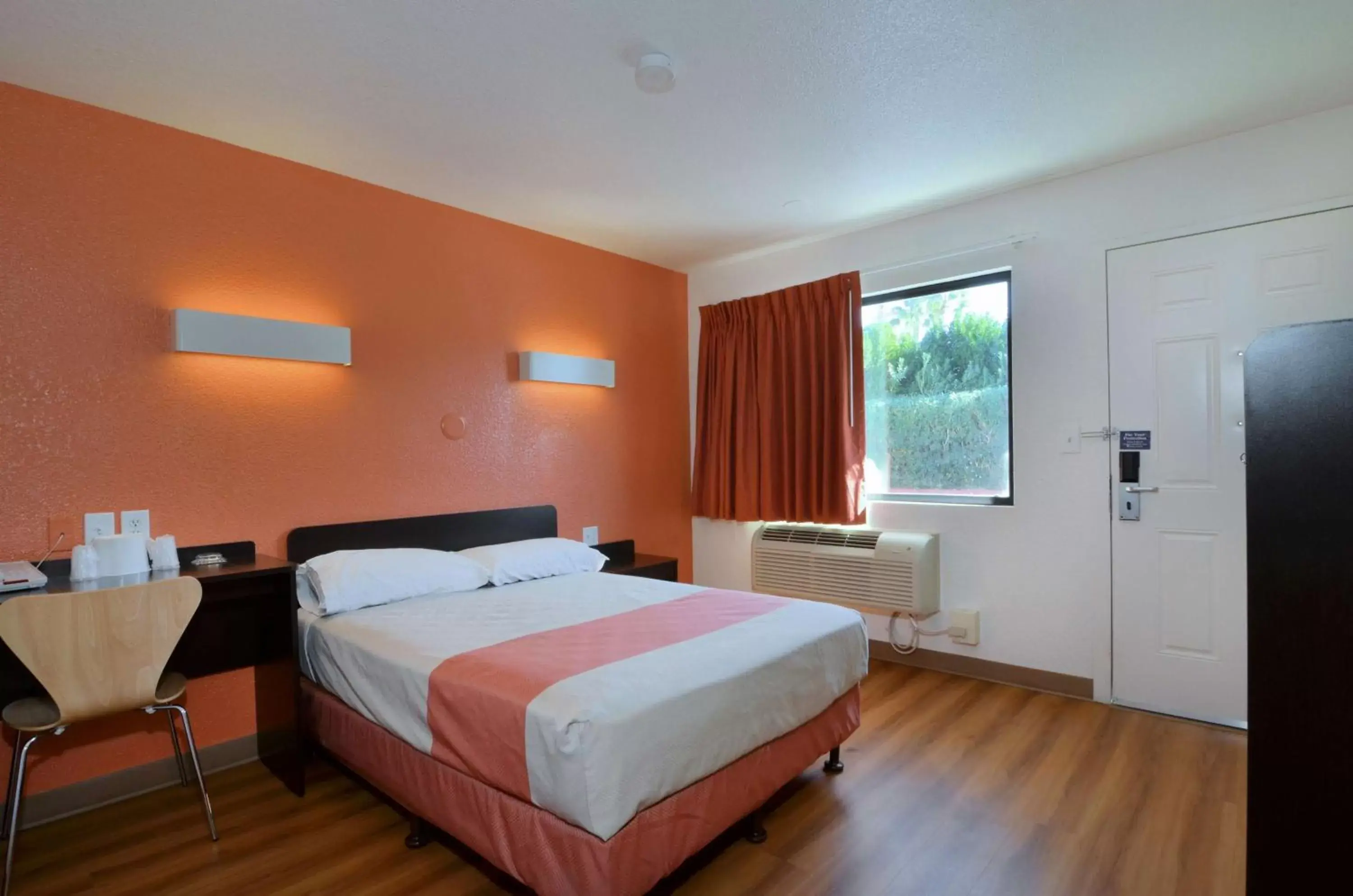 Bedroom, Room Photo in Motel 6-Palm Desert, CA - Palm Springs Area