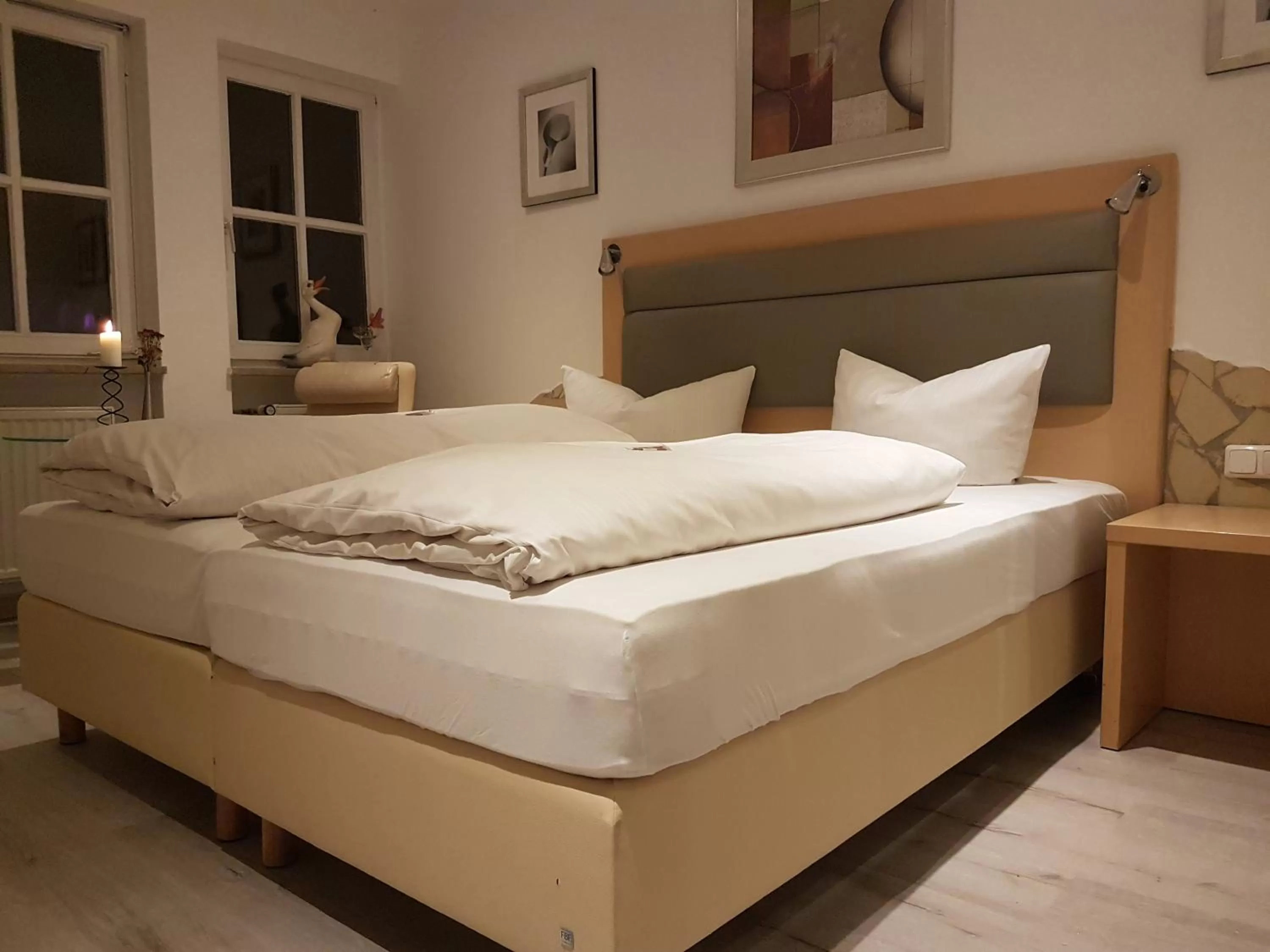 Bed in Seebauer-Hotel Die Ente von Wassertrüdingen