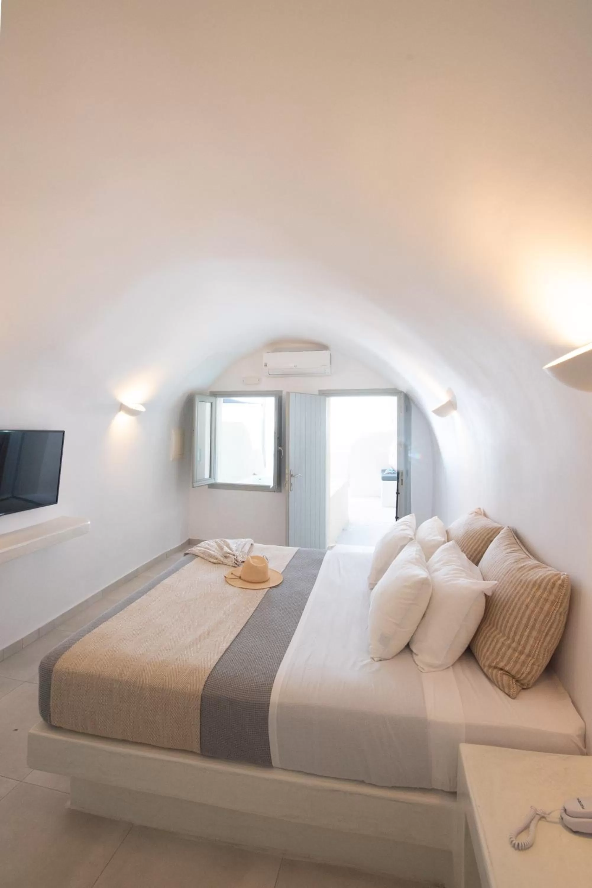 Bed in Caldera Cliff Illusion