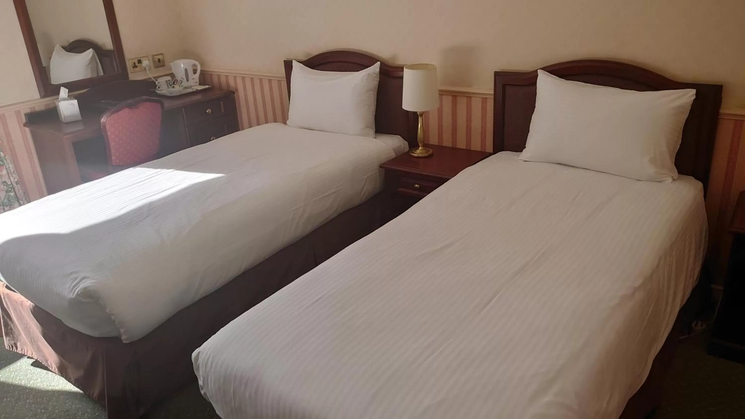 Twin Room with Private Bathroom in Ramnee Hotel
